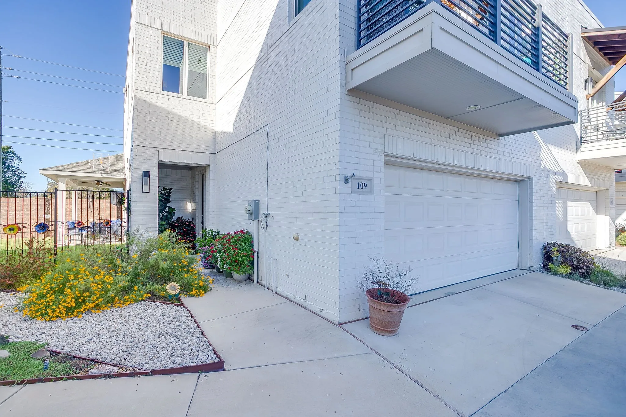 Townhouse For Sale in Tarrant County , 109 Crossroads Circle, Westworth Village, Texas 76114, 3 Bedroom, 3 Bathroom, 2 Garage spaces, 2,149 Sqft, built in 2018, mls#21290103, Real Estate Agent in Westworth Village, Homes For Sale in Tarrant county, Homes For Sale in Westworth Village, Realtor in Westworth Village Texas, Real Estate Brokerage Independent Realty Texas, Luminita Cordes Realtor