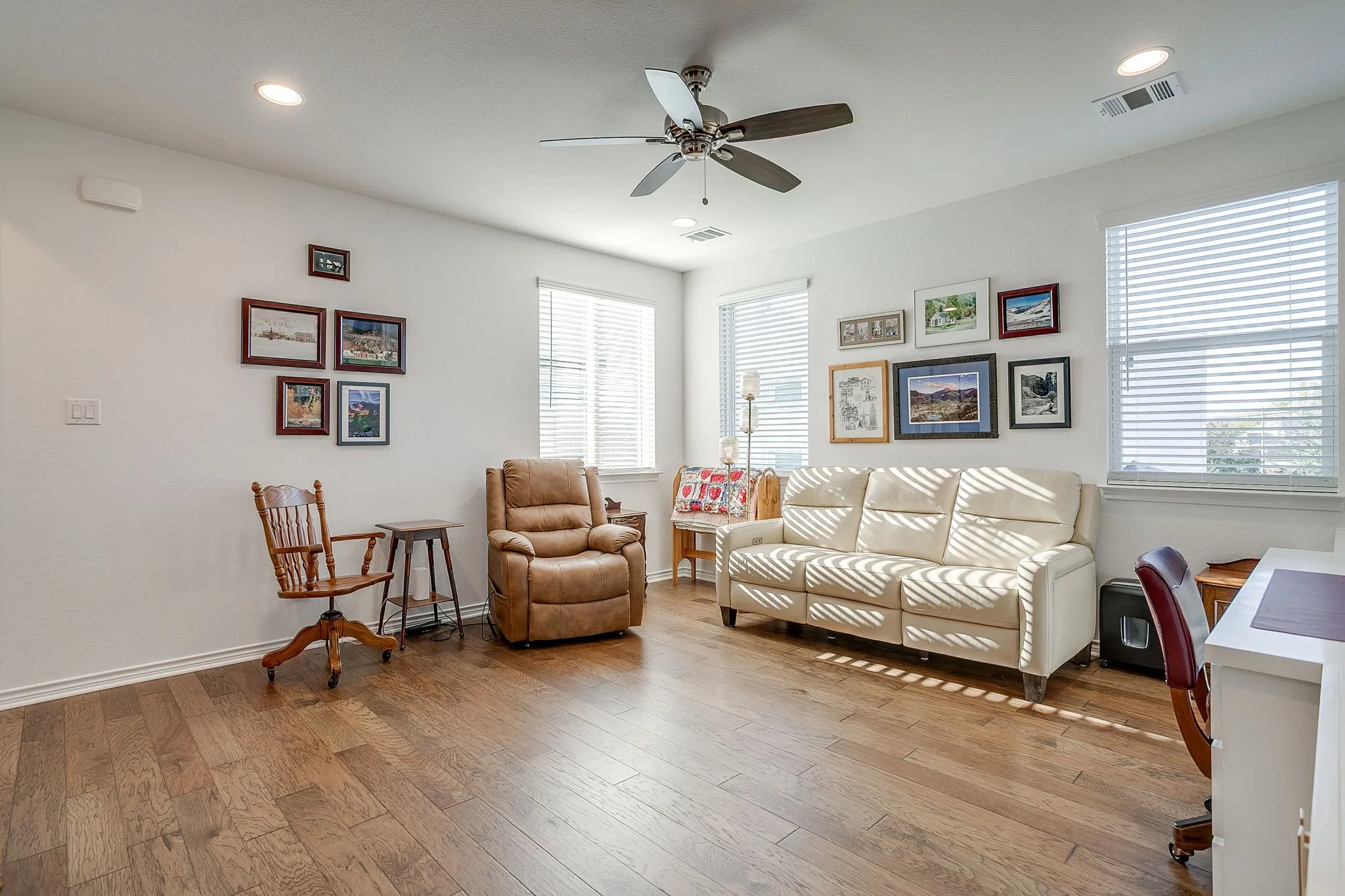 Townhouse For Sale in Tarrant County , 109 Crossroads Circle, Westworth Village, Texas 76114, 3 Bedroom, 3 Bathroom, 2 Garage spaces, 2,149 Sqft, built in 2018, mls#21290103, Real Estate Agent in Westworth Village, Homes For Sale in Tarrant county, Homes For Sale in Westworth Village, Realtor in Westworth Village Texas, Real Estate Brokerage Independent Realty Texas, Luminita Cordes Realtor