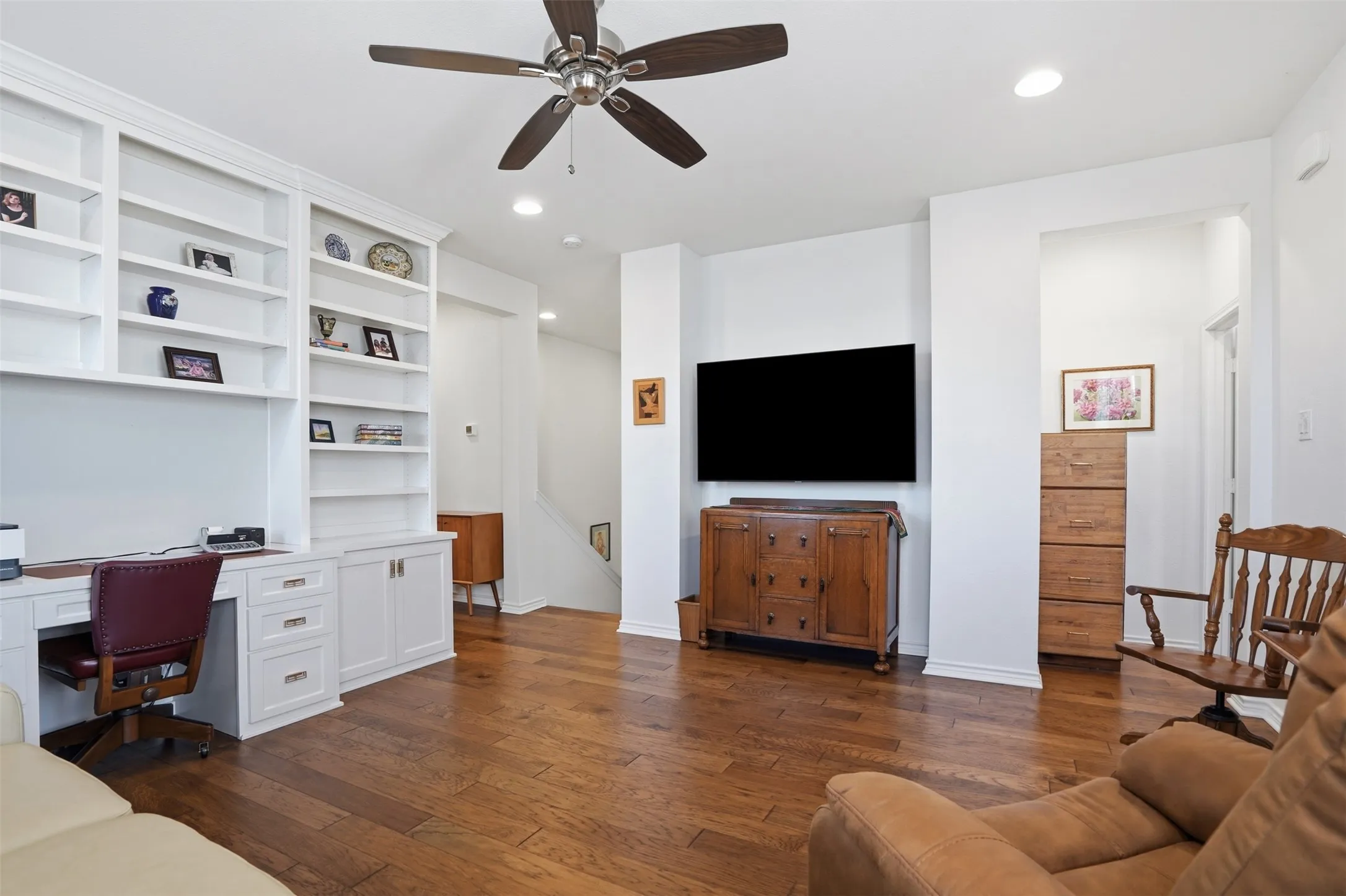 Townhouse For Sale in Tarrant County , 109 Crossroads Circle, Westworth Village, Texas 76114, 3 Bedroom, 3 Bathroom, 2 Garage spaces, 2,149 Sqft, built in 2018, mls#21290103, Real Estate Agent in Westworth Village, Homes For Sale in Tarrant county, Homes For Sale in Westworth Village, Realtor in Westworth Village Texas, Real Estate Brokerage Independent Realty Texas, Luminita Cordes Realtor