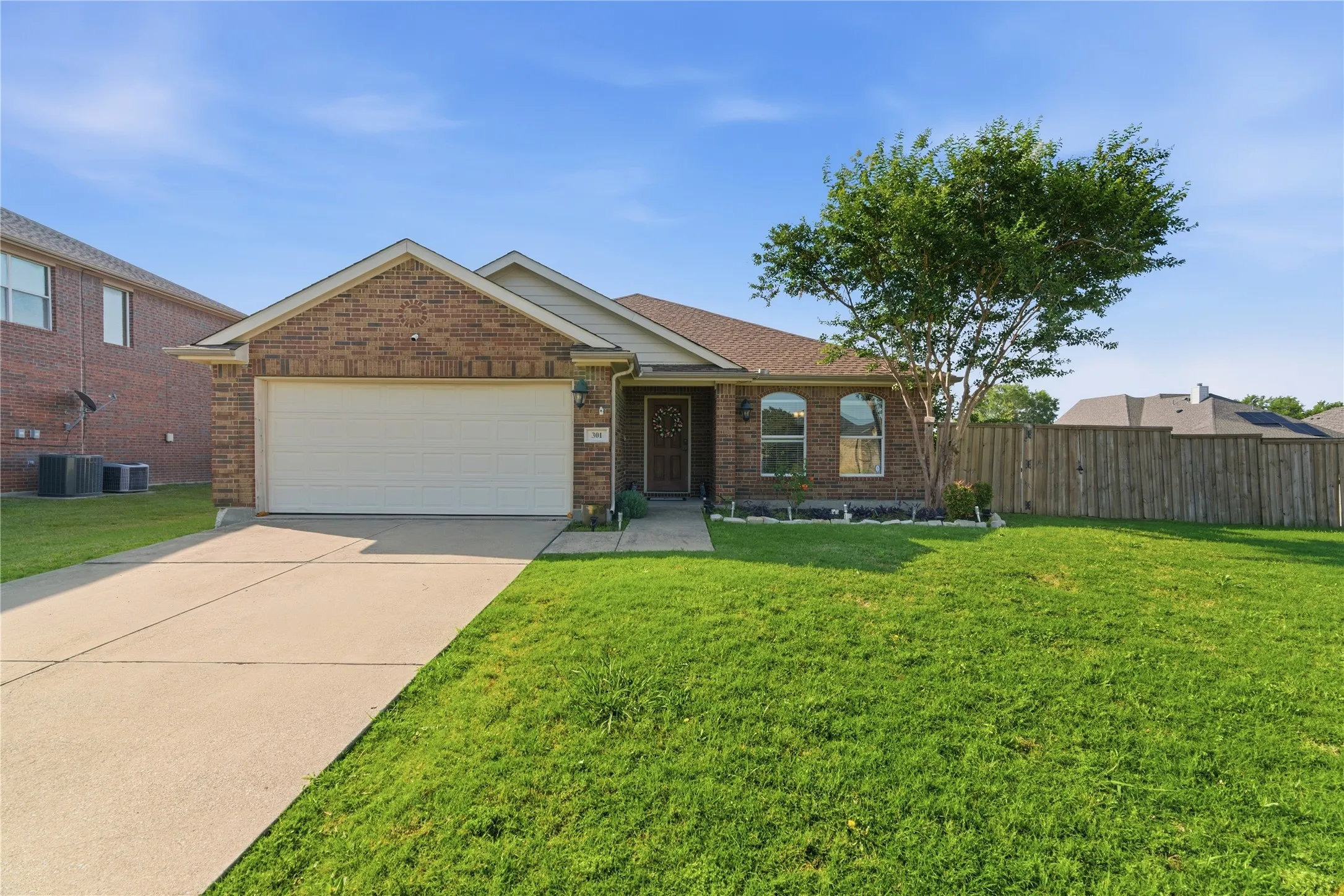 Single Family Residence For Sale in Kaufman County , 301 Long Prairie Drive, Forney, Texas 75126, 3 Bedroom, 2 Bathroom, 2 Garage spaces, 1,787 Sqft, built in 2008, mls#21290518, Real Estate Agent in Forney, Homes For Sale in Kaufman county, Homes For Sale in Forney, Realtor in Forney Texas, Real Estate Brokerage Independent Realty Texas, Luminita Cordes Realtor