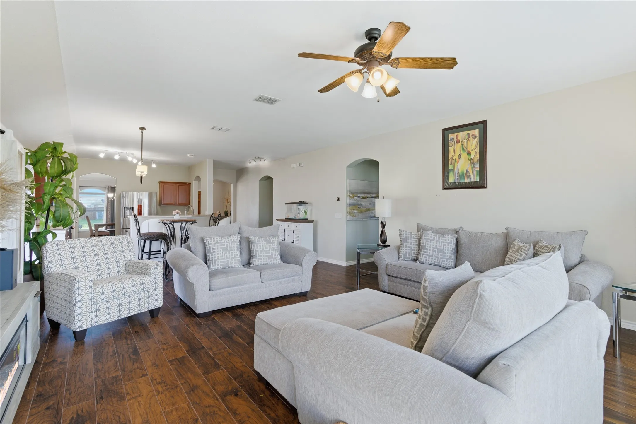Single Family Residence For Sale in Kaufman County , 301 Long Prairie Drive, Forney, Texas 75126, 3 Bedroom, 2 Bathroom, 2 Garage spaces, 1,787 Sqft, built in 2008, mls#21290518, Real Estate Agent in Forney, Homes For Sale in Kaufman county, Homes For Sale in Forney, Realtor in Forney Texas, Real Estate Brokerage Independent Realty Texas, Luminita Cordes Realtor