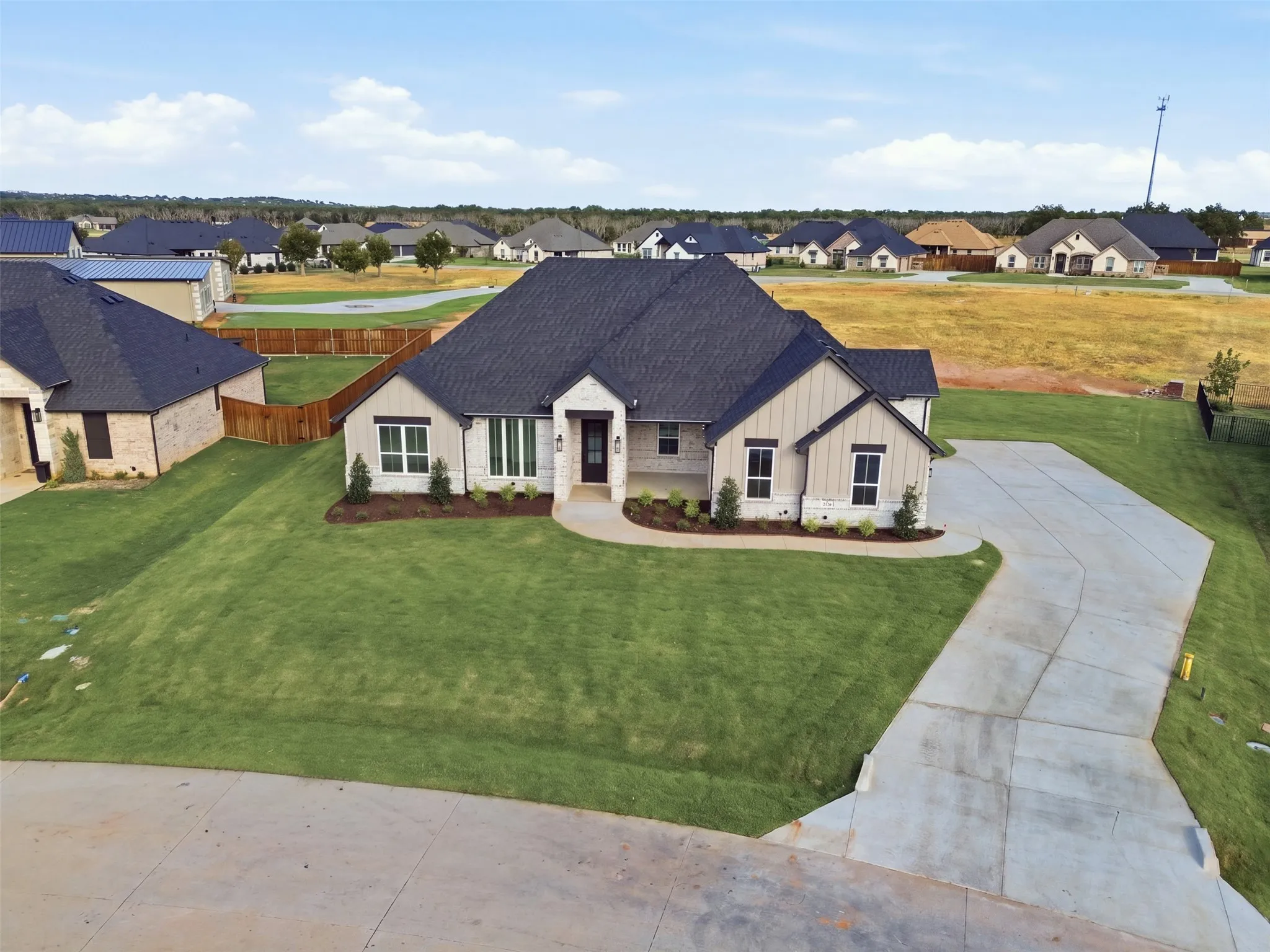 Single Family Residence For Sale in Hood County , 2120 Middlewood Circle, Granbury, Texas 76049, 4 Bedroom, 3 Bathroom, 3 Garage spaces, 2,650 Sqft, built in 2026, mls#21289195, Real Estate Agent in Granbury, Homes For Sale in Hood county, Homes For Sale in Granbury, Realtor in Granbury Texas, Real Estate Brokerage Independent Realty Texas, Luminita Cordes Realtor