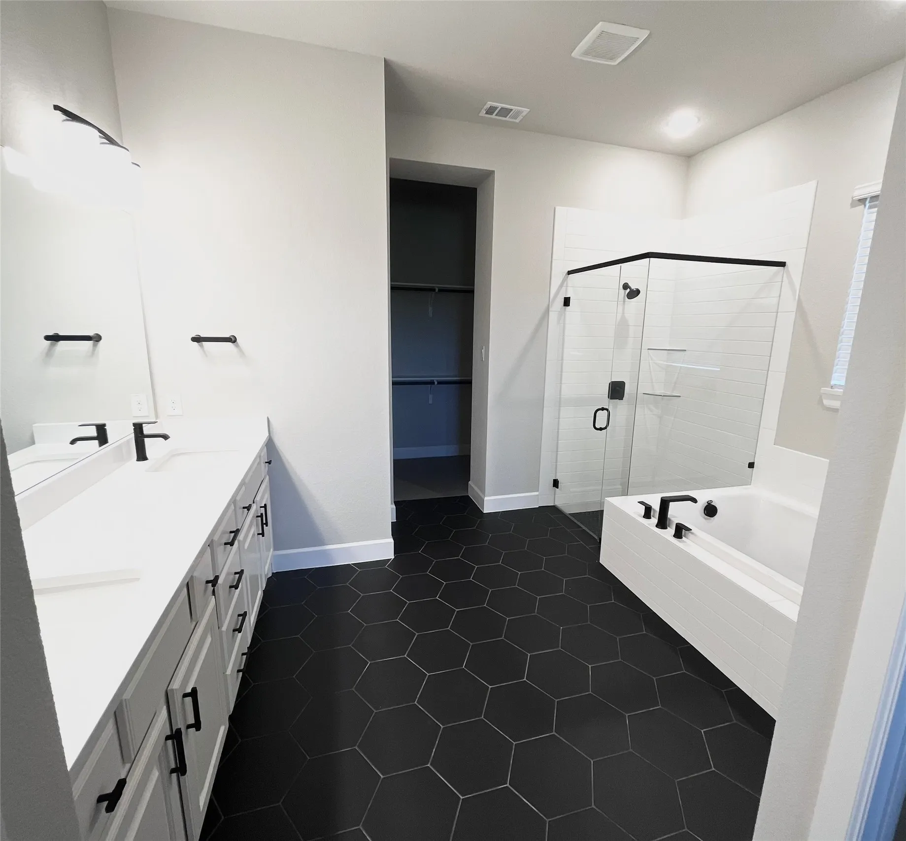 Single Family Residence For Sale in Denton County , 2561 Four Roses Drive, Lewisville, Texas 75056, 4 Bedroom, 4 Bathroom, 2 Garage spaces, 2,872 Sqft, built in 2023, mls#21284101, Real Estate Agent in Lewisville, Homes For Sale in Denton county, Homes For Sale in Lewisville, Realtor in Lewisville Texas, Real Estate Brokerage Independent Realty Texas, Luminita Cordes Realtor