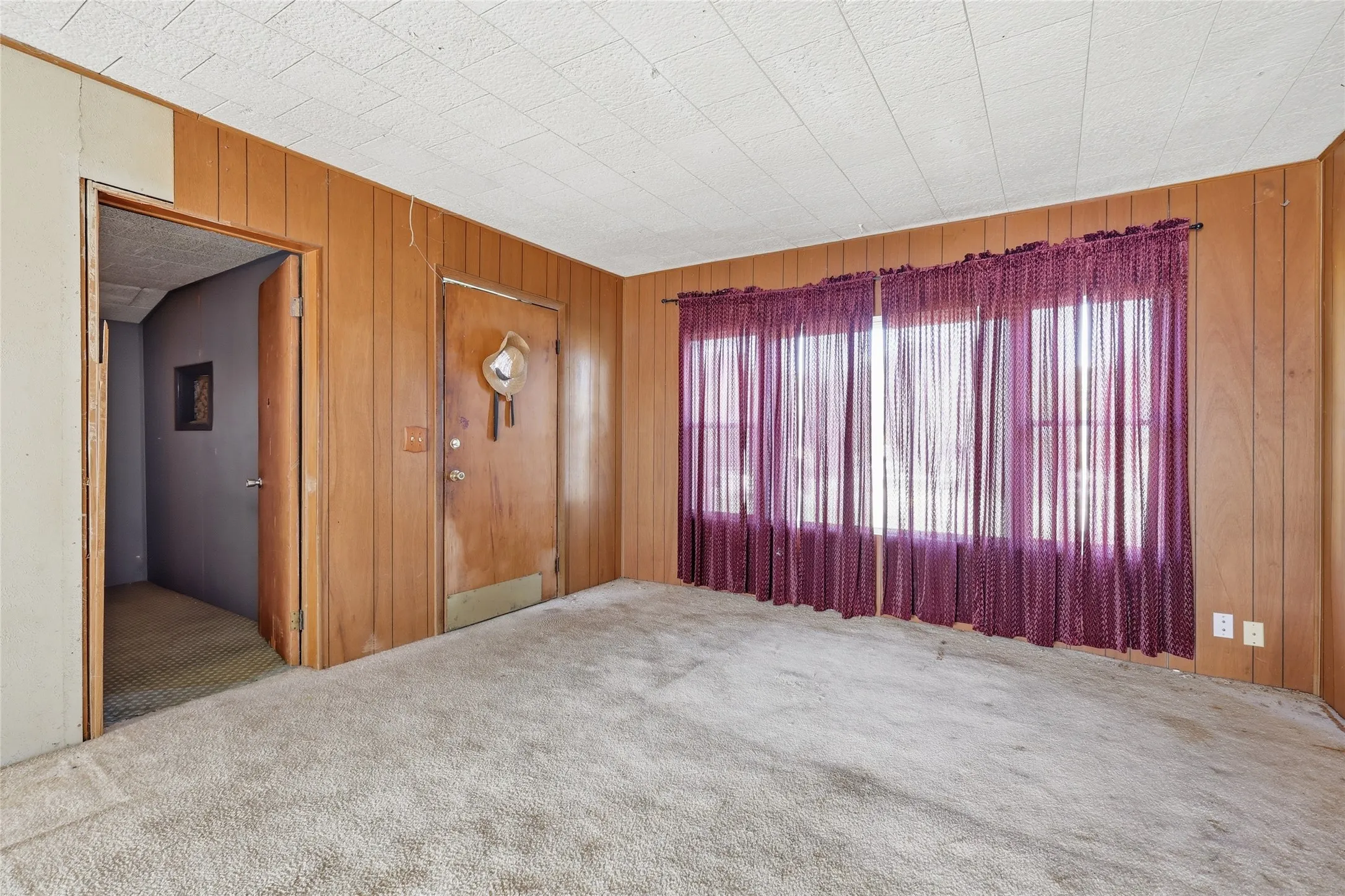 Single Family Residence For Sale in Tarrant County , 218 W Worth Street, Grapevine, Texas 76051, 3 Bedroom, 2 Bathroom, Garage spaces, 1,201 Sqft, built in 1960, mls#21287999, Real Estate Agent in Grapevine, Homes For Sale in Tarrant county, Homes For Sale in Grapevine, Realtor in Grapevine Texas, Real Estate Brokerage Independent Realty Texas, Luminita Cordes Realtor