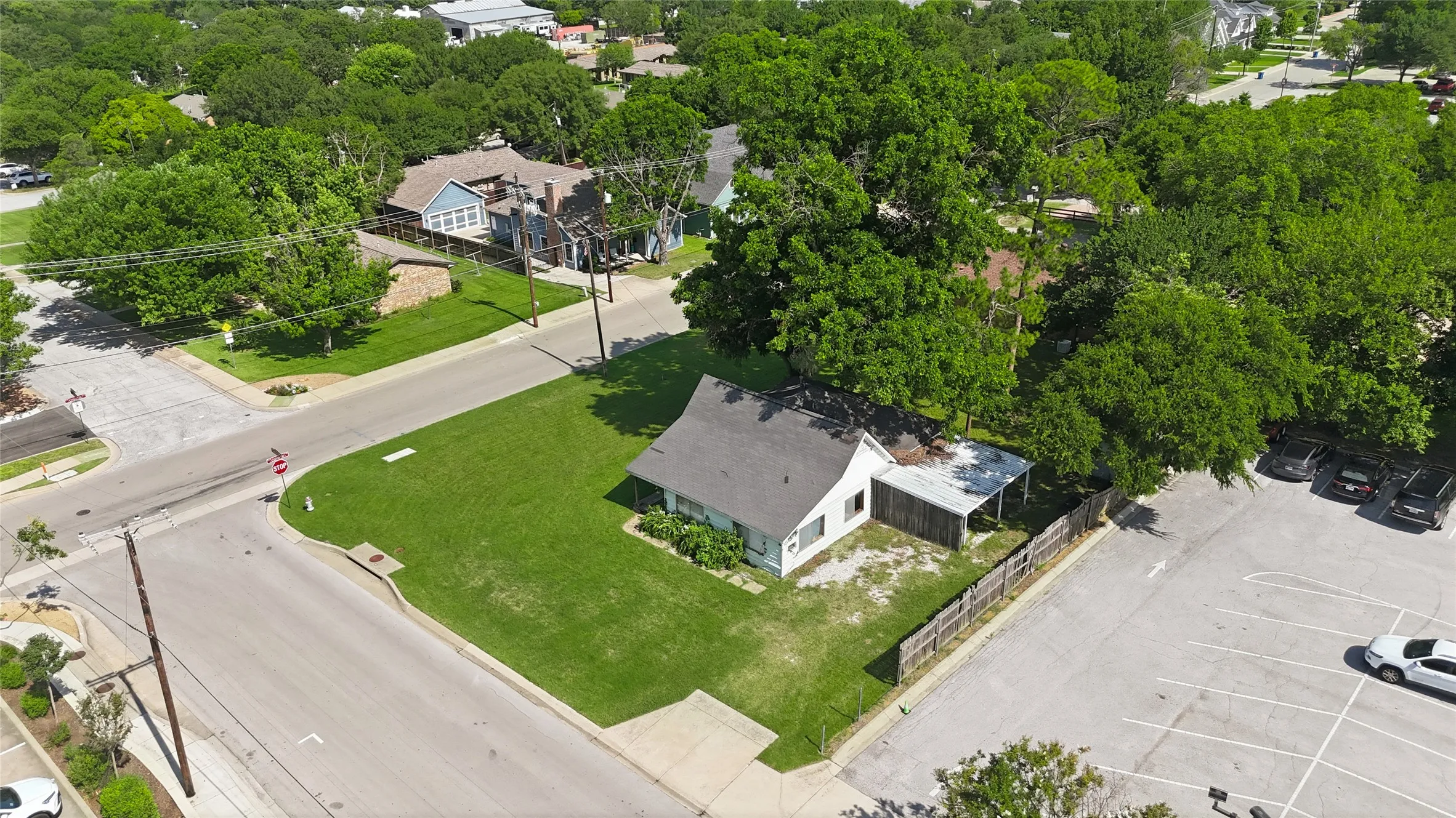 Single Family Residence For Sale in Tarrant County , 218 W Worth Street, Grapevine, Texas 76051, 3 Bedroom, 2 Bathroom, Garage spaces, 1,201 Sqft, built in 1960, mls#21287999, Real Estate Agent in Grapevine, Homes For Sale in Tarrant county, Homes For Sale in Grapevine, Realtor in Grapevine Texas, Real Estate Brokerage Independent Realty Texas, Luminita Cordes Realtor