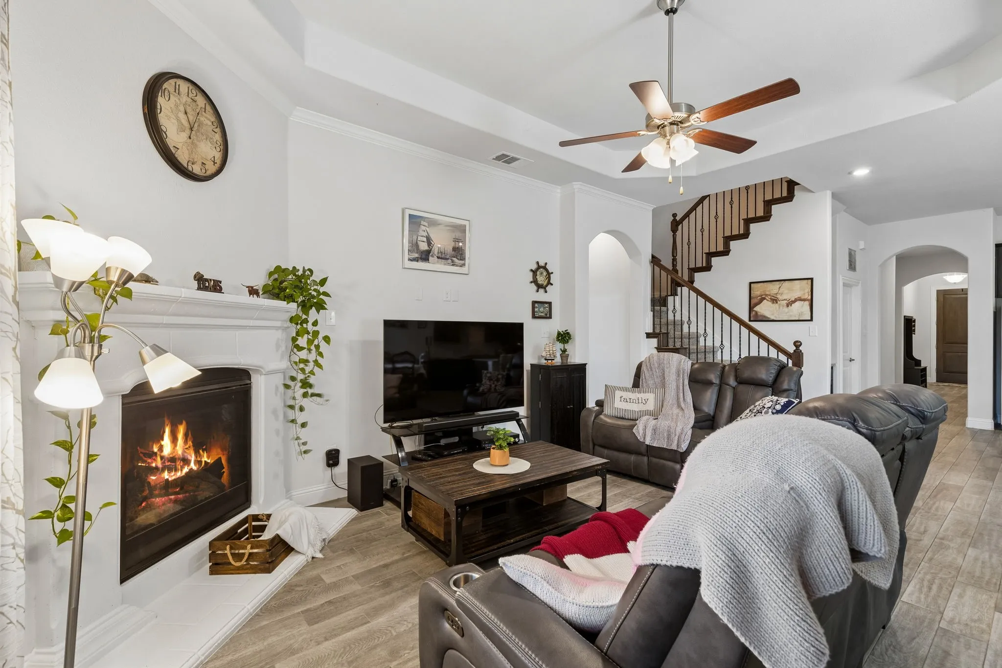 Single Family Residence For Sale in Denton County , 1333 Benavites Drive, Little Elm, Texas 75068, 4 Bedroom, 4 Bathroom, 3 Garage spaces, 2,549 Sqft, built in 2019, mls#21288896, Real Estate Agent in Little Elm, Homes For Sale in Denton county, Homes For Sale in Little Elm, Realtor in Little Elm Texas, Real Estate Brokerage Independent Realty Texas, Luminita Cordes Realtor
