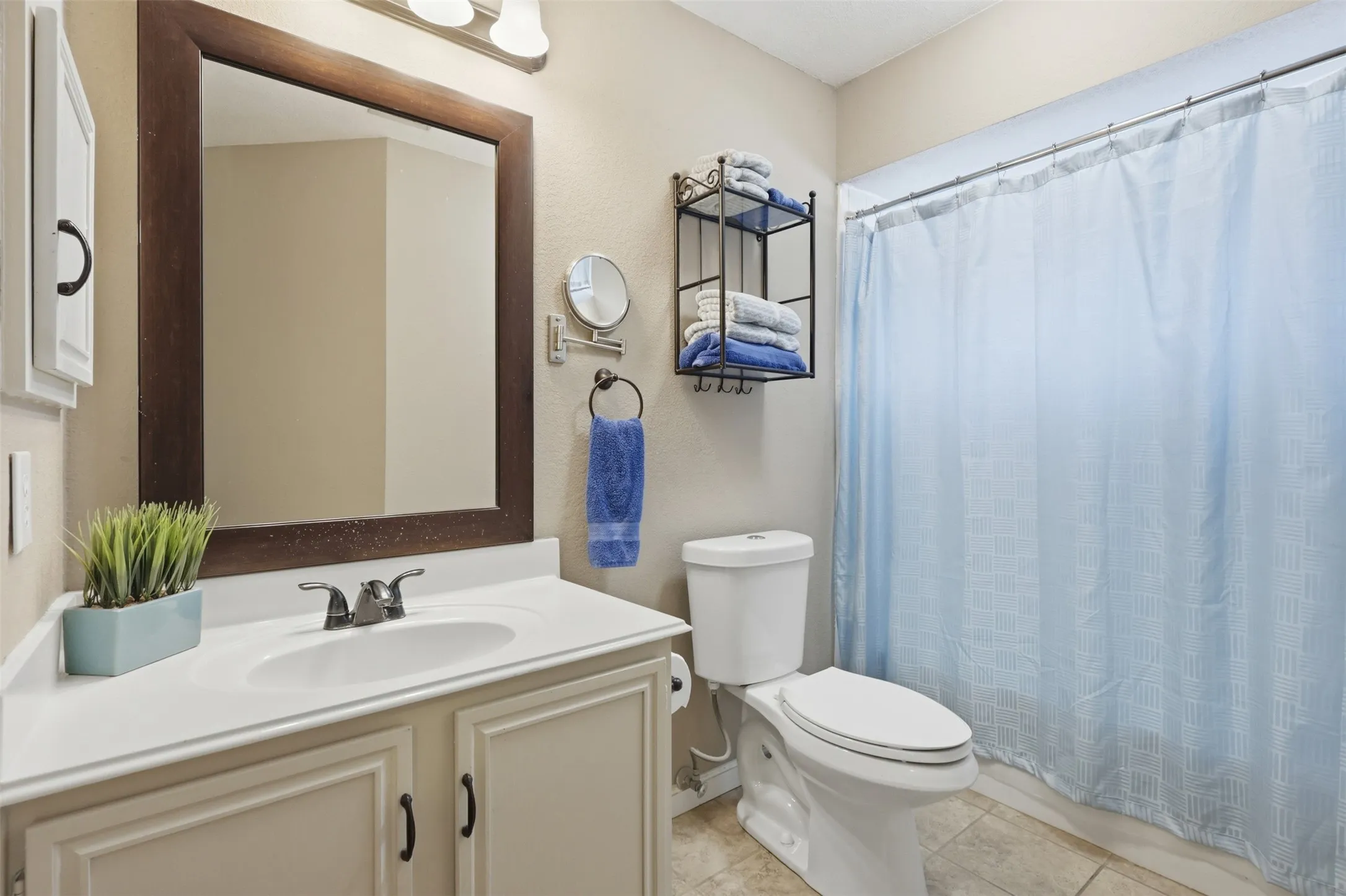 Single Family Residence For Sale in Collin County , 3209 Kingsbury Drive, Mc Kinney, Texas 75069, 3 Bedroom, 2 Bathroom, 2 Garage spaces, 2,169 Sqft, built in 1996, mls#21282376, Real Estate Agent in Mc Kinney, Homes For Sale in Collin county, Homes For Sale in Mc Kinney, Realtor in Mc Kinney Texas, Real Estate Brokerage Independent Realty Texas, Luminita Cordes Realtor