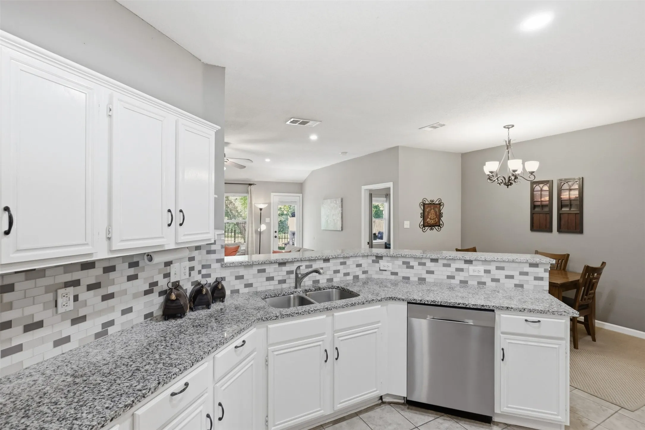 Single Family Residence For Sale in Collin County , 3209 Kingsbury Drive, Mc Kinney, Texas 75069, 3 Bedroom, 2 Bathroom, 2 Garage spaces, 2,169 Sqft, built in 1996, mls#21282376, Real Estate Agent in Mc Kinney, Homes For Sale in Collin county, Homes For Sale in Mc Kinney, Realtor in Mc Kinney Texas, Real Estate Brokerage Independent Realty Texas, Luminita Cordes Realtor