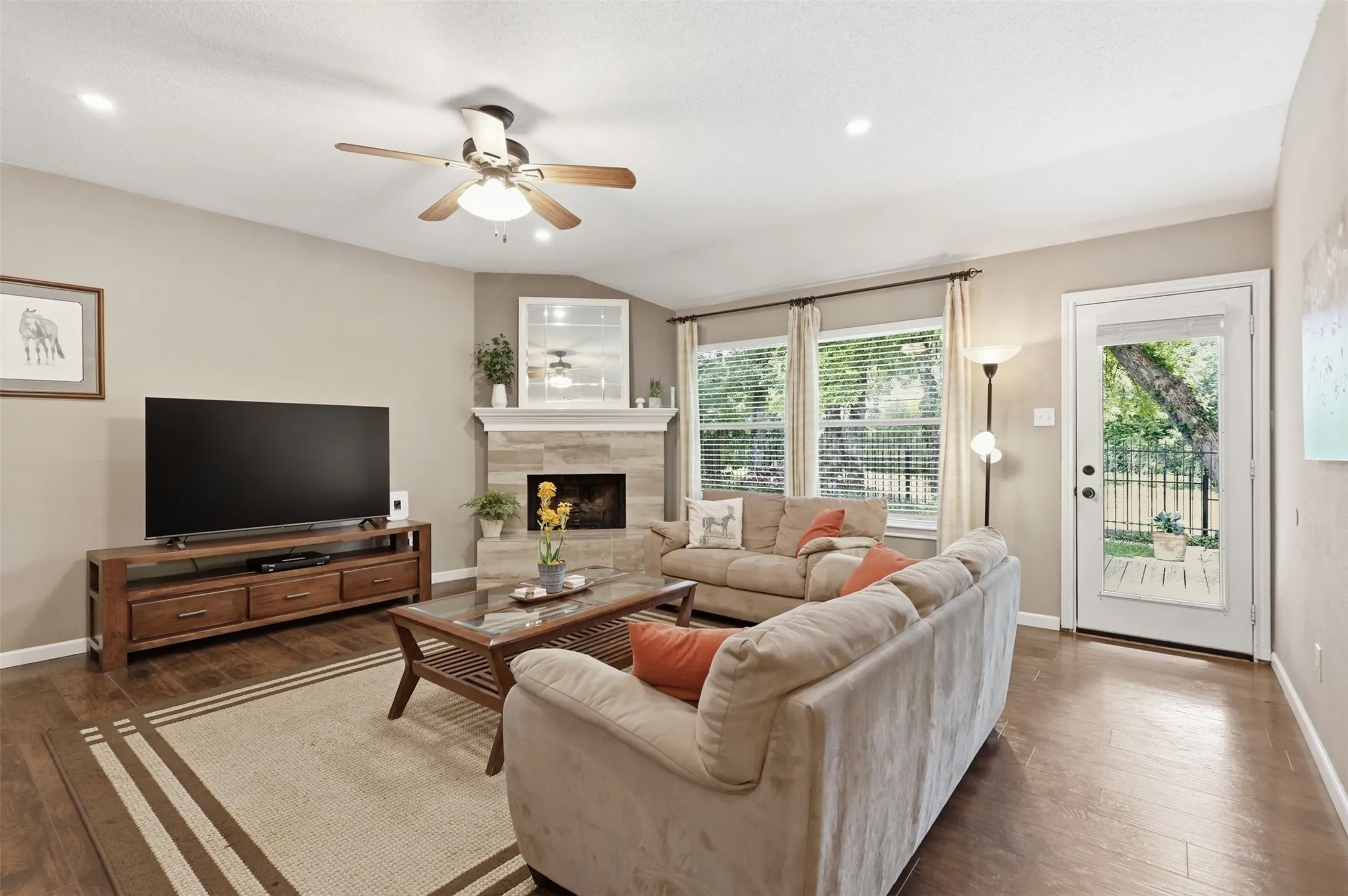 Single Family Residence For Sale in Collin County , 3209 Kingsbury Drive, Mc Kinney, Texas 75069, 3 Bedroom, 2 Bathroom, 2 Garage spaces, 2,169 Sqft, built in 1996, mls#21282376, Real Estate Agent in Mc Kinney, Homes For Sale in Collin county, Homes For Sale in Mc Kinney, Realtor in Mc Kinney Texas, Real Estate Brokerage Independent Realty Texas, Luminita Cordes Realtor