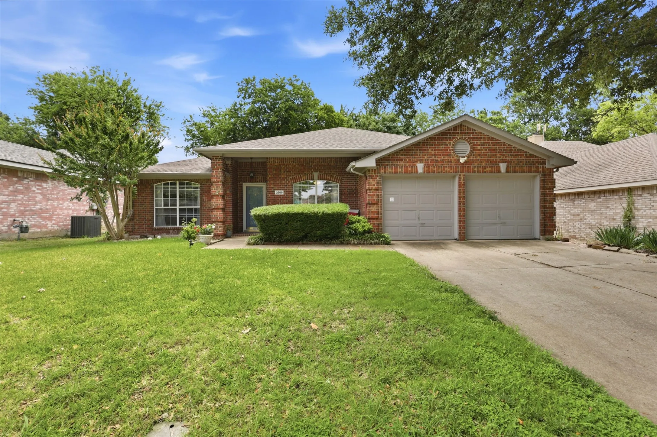 Single Family Residence For Sale in Collin County , 3209 Kingsbury Drive, Mc Kinney, Texas 75069, 3 Bedroom, 2 Bathroom, 2 Garage spaces, 2,169 Sqft, built in 1996, mls#21282376, Real Estate Agent in Mc Kinney, Homes For Sale in Collin county, Homes For Sale in Mc Kinney, Realtor in Mc Kinney Texas, Real Estate Brokerage Independent Realty Texas, Luminita Cordes Realtor