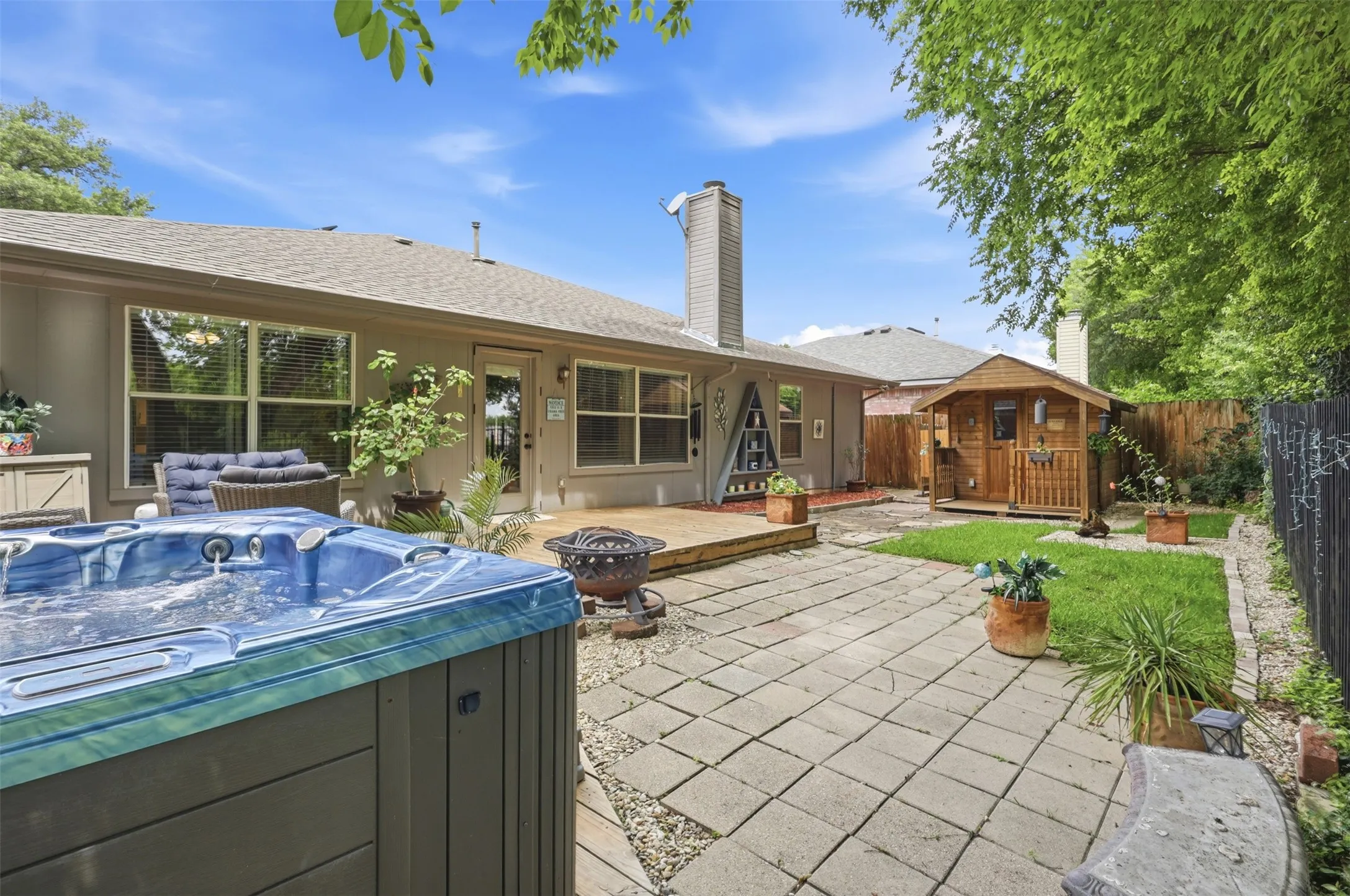 Single Family Residence For Sale in Collin County , 3209 Kingsbury Drive, Mc Kinney, Texas 75069, 3 Bedroom, 2 Bathroom, 2 Garage spaces, 2,169 Sqft, built in 1996, mls#21282376, Real Estate Agent in Mc Kinney, Homes For Sale in Collin county, Homes For Sale in Mc Kinney, Realtor in Mc Kinney Texas, Real Estate Brokerage Independent Realty Texas, Luminita Cordes Realtor
