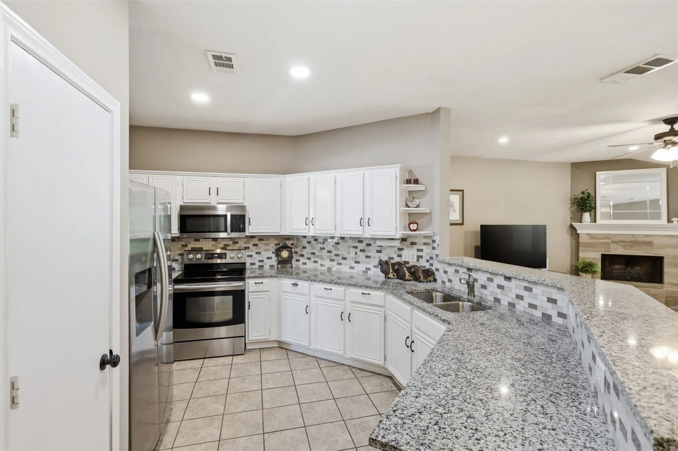 Single Family Residence For Sale in Collin County , 3209 Kingsbury Drive, Mc Kinney, Texas 75069, 3 Bedroom, 2 Bathroom, 2 Garage spaces, 2,169 Sqft, built in 1996, mls#21282376, Real Estate Agent in Mc Kinney, Homes For Sale in Collin county, Homes For Sale in Mc Kinney, Realtor in Mc Kinney Texas, Real Estate Brokerage Independent Realty Texas, Luminita Cordes Realtor