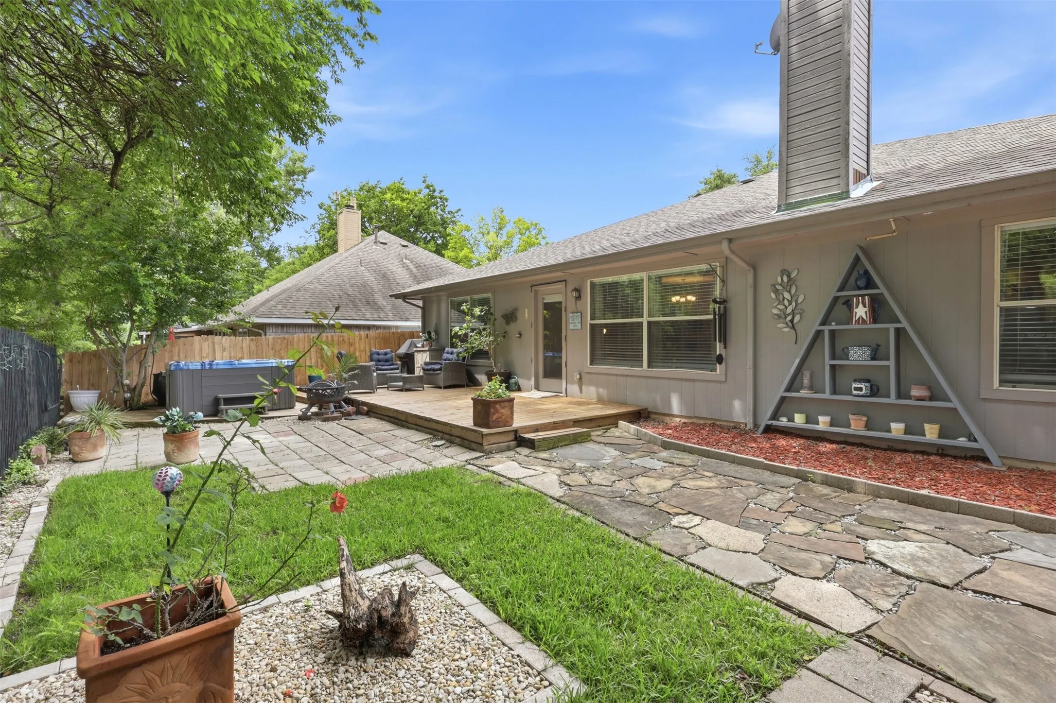 Single Family Residence For Sale in Collin County , 3209 Kingsbury Drive, Mc Kinney, Texas 75069, 3 Bedroom, 2 Bathroom, 2 Garage spaces, 2,169 Sqft, built in 1996, mls#21282376, Real Estate Agent in Mc Kinney, Homes For Sale in Collin county, Homes For Sale in Mc Kinney, Realtor in Mc Kinney Texas, Real Estate Brokerage Independent Realty Texas, Luminita Cordes Realtor