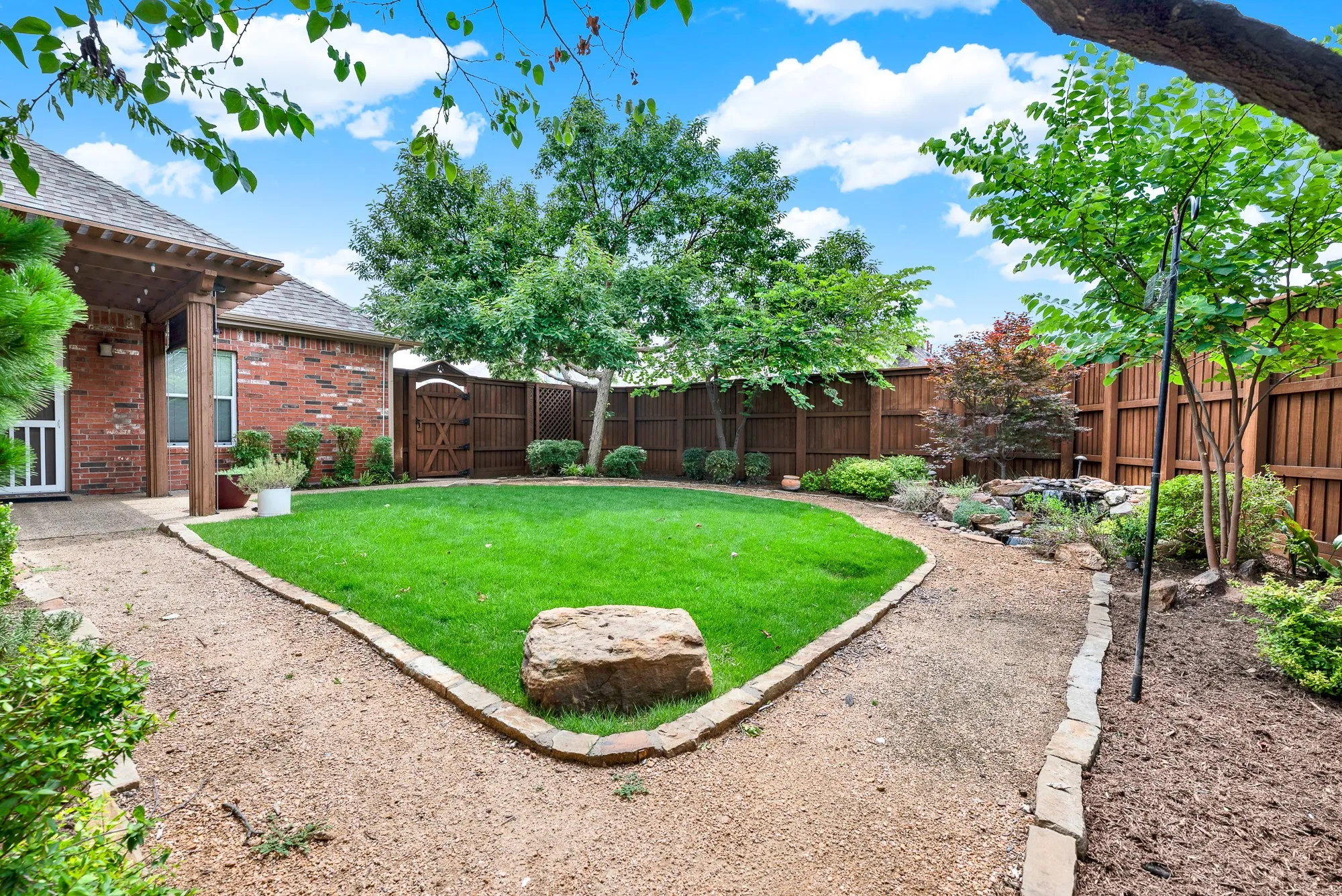 Single Family Residence For Sale in Denton County , 7994 Dawson Court, Frisco, Texas 75036, 4 Bedroom, 3 Bathroom, 3 Garage spaces, 2,694 Sqft, built in 2005, mls#21286558, Real Estate Agent in Frisco, Homes For Sale in Denton county, Homes For Sale in Frisco, Realtor in Frisco Texas, Real Estate Brokerage Independent Realty Texas, Luminita Cordes Realtor