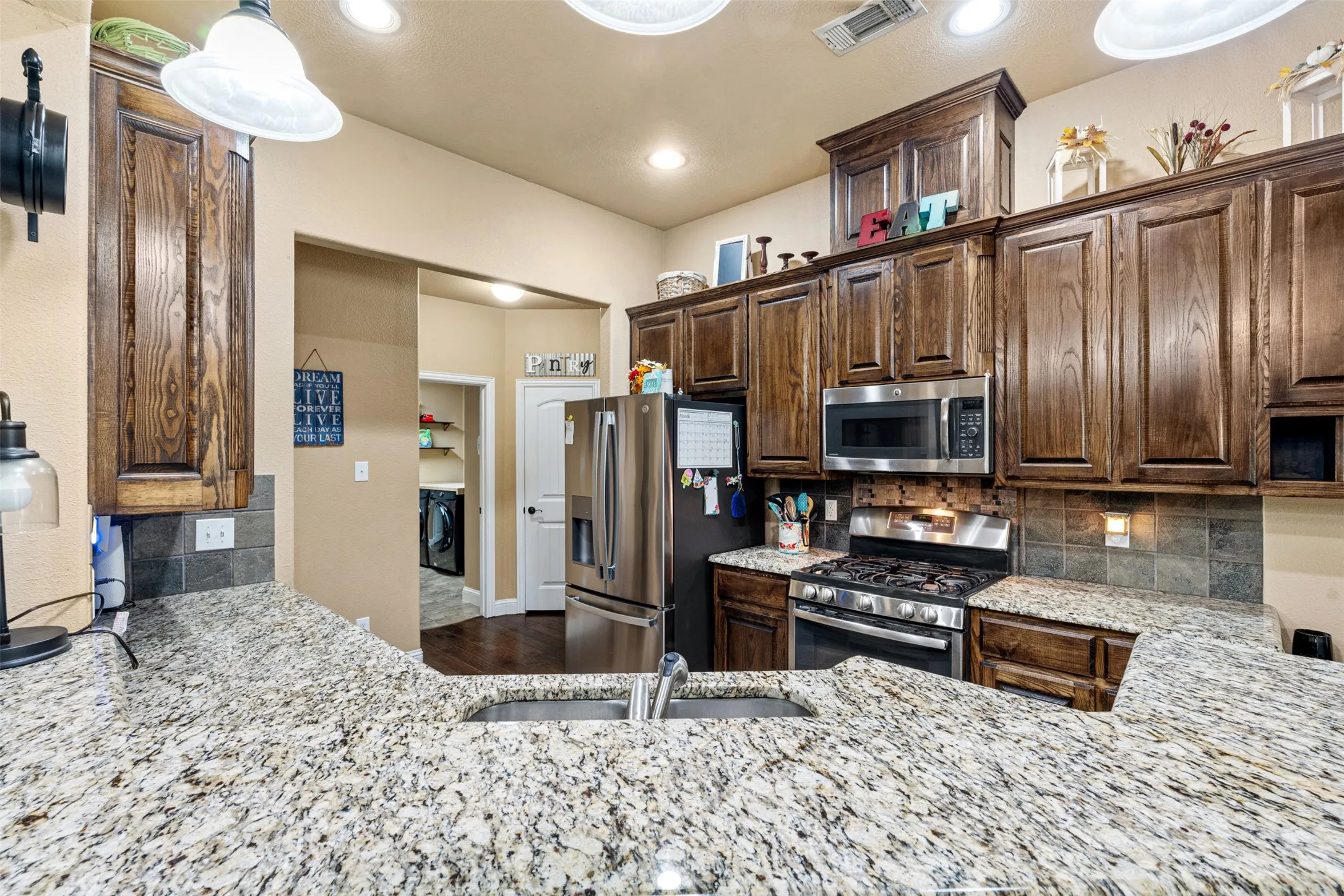 Single Family Residence For Sale in Navarro County , 916 Winged Foot, Corsicana, Texas 75110, 3 Bedroom, 3 Bathroom, 2 Garage spaces, 2,116 Sqft, built in 2014, mls#21290492, Real Estate Agent in Corsicana, Homes For Sale in Navarro county, Homes For Sale in Corsicana, Realtor in Corsicana Texas, Real Estate Brokerage Independent Realty Texas, Luminita Cordes Realtor