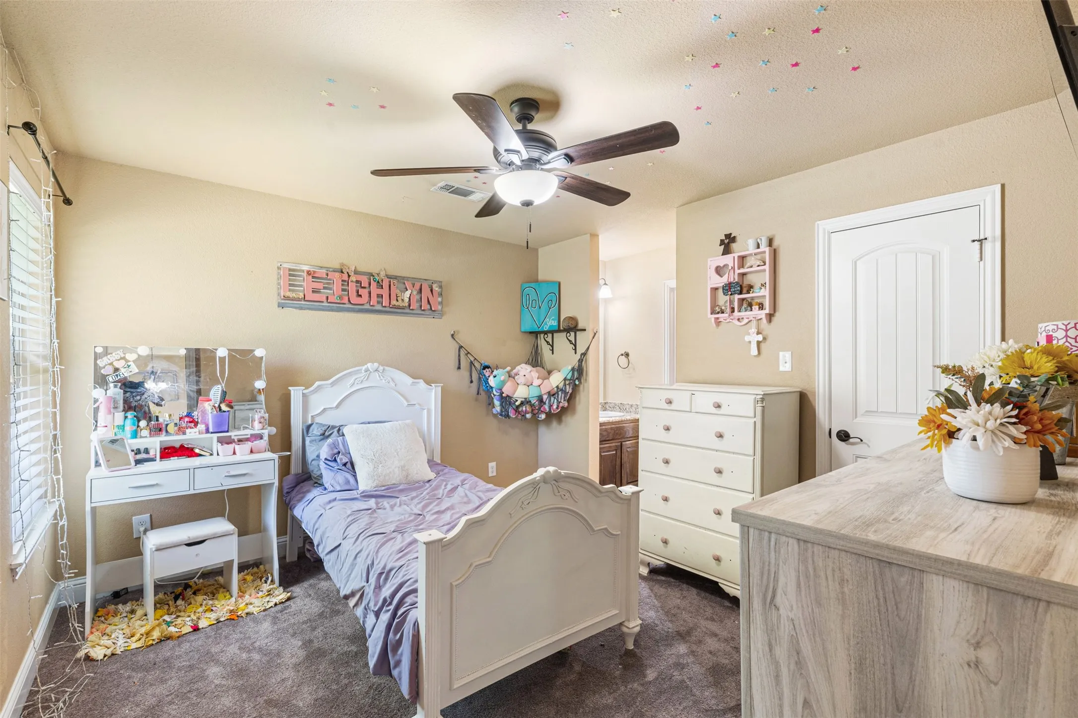 Single Family Residence For Sale in Navarro County , 916 Winged Foot, Corsicana, Texas 75110, 3 Bedroom, 3 Bathroom, 2 Garage spaces, 2,116 Sqft, built in 2014, mls#21290492, Real Estate Agent in Corsicana, Homes For Sale in Navarro county, Homes For Sale in Corsicana, Realtor in Corsicana Texas, Real Estate Brokerage Independent Realty Texas, Luminita Cordes Realtor