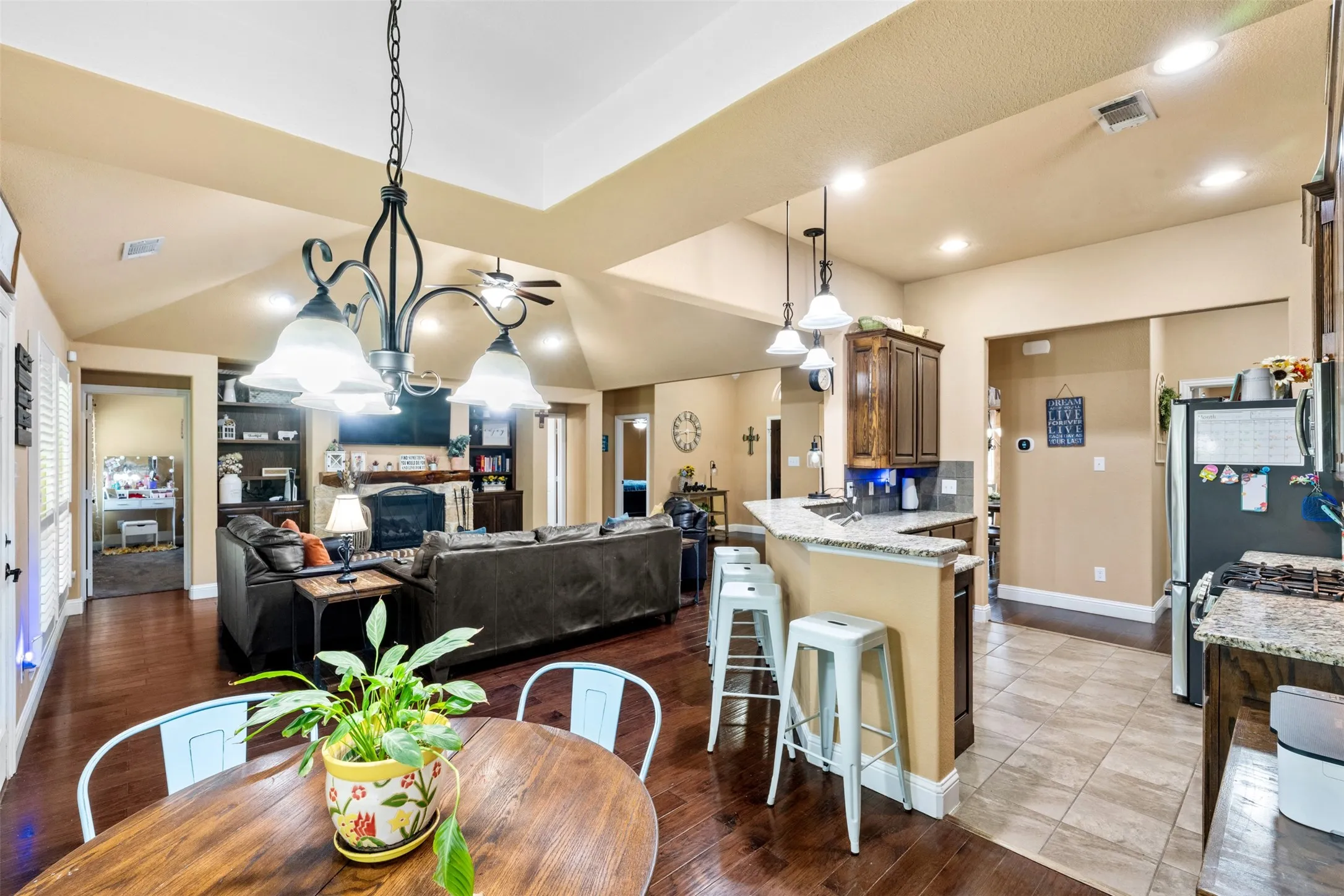Single Family Residence For Sale in Navarro County , 916 Winged Foot, Corsicana, Texas 75110, 3 Bedroom, 3 Bathroom, 2 Garage spaces, 2,116 Sqft, built in 2014, mls#21290492, Real Estate Agent in Corsicana, Homes For Sale in Navarro county, Homes For Sale in Corsicana, Realtor in Corsicana Texas, Real Estate Brokerage Independent Realty Texas, Luminita Cordes Realtor