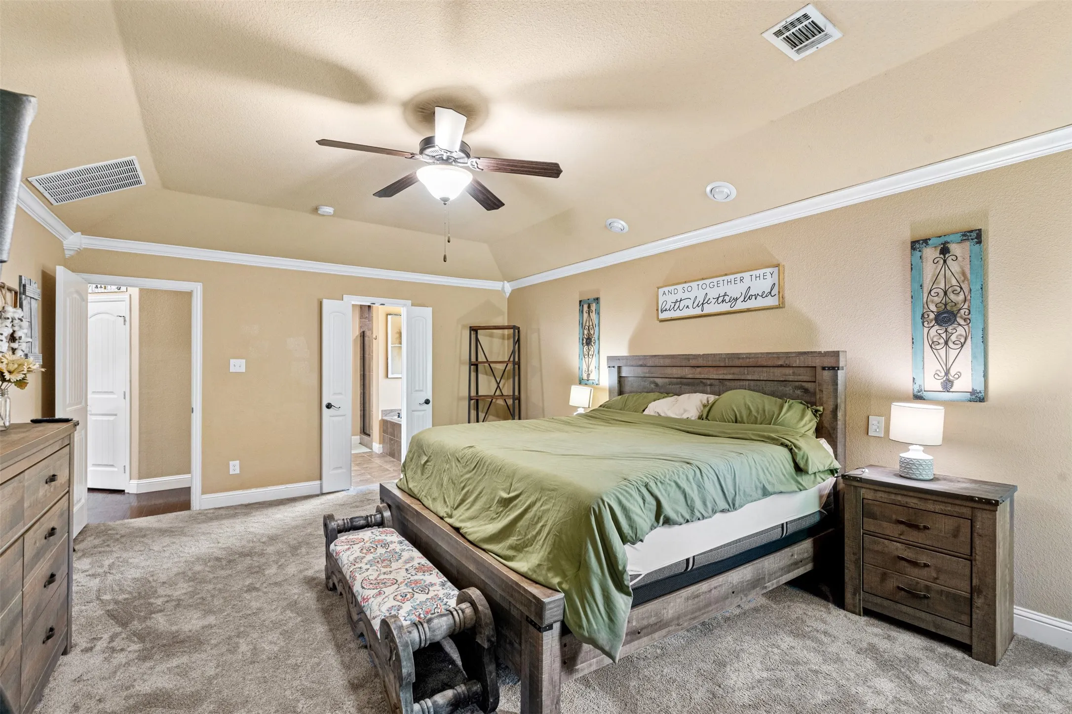 Single Family Residence For Sale in Navarro County , 916 Winged Foot, Corsicana, Texas 75110, 3 Bedroom, 3 Bathroom, 2 Garage spaces, 2,116 Sqft, built in 2014, mls#21290492, Real Estate Agent in Corsicana, Homes For Sale in Navarro county, Homes For Sale in Corsicana, Realtor in Corsicana Texas, Real Estate Brokerage Independent Realty Texas, Luminita Cordes Realtor