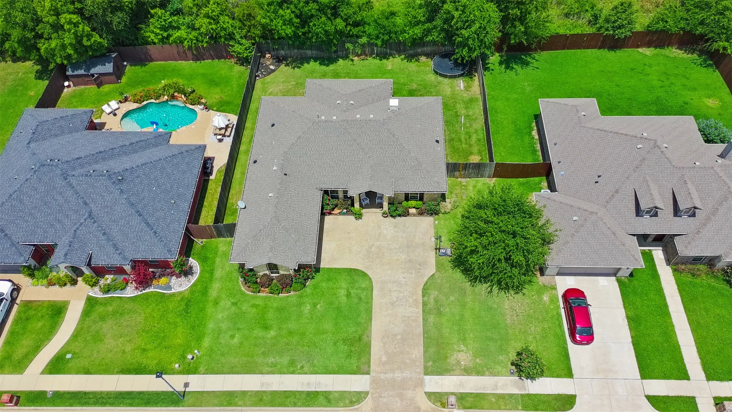 Single Family Residence For Sale in Navarro County , 916 Winged Foot, Corsicana, Texas 75110, 3 Bedroom, 3 Bathroom, 2 Garage spaces, 2,116 Sqft, built in 2014, mls#21290492, Real Estate Agent in Corsicana, Homes For Sale in Navarro county, Homes For Sale in Corsicana, Realtor in Corsicana Texas, Real Estate Brokerage Independent Realty Texas, Luminita Cordes Realtor