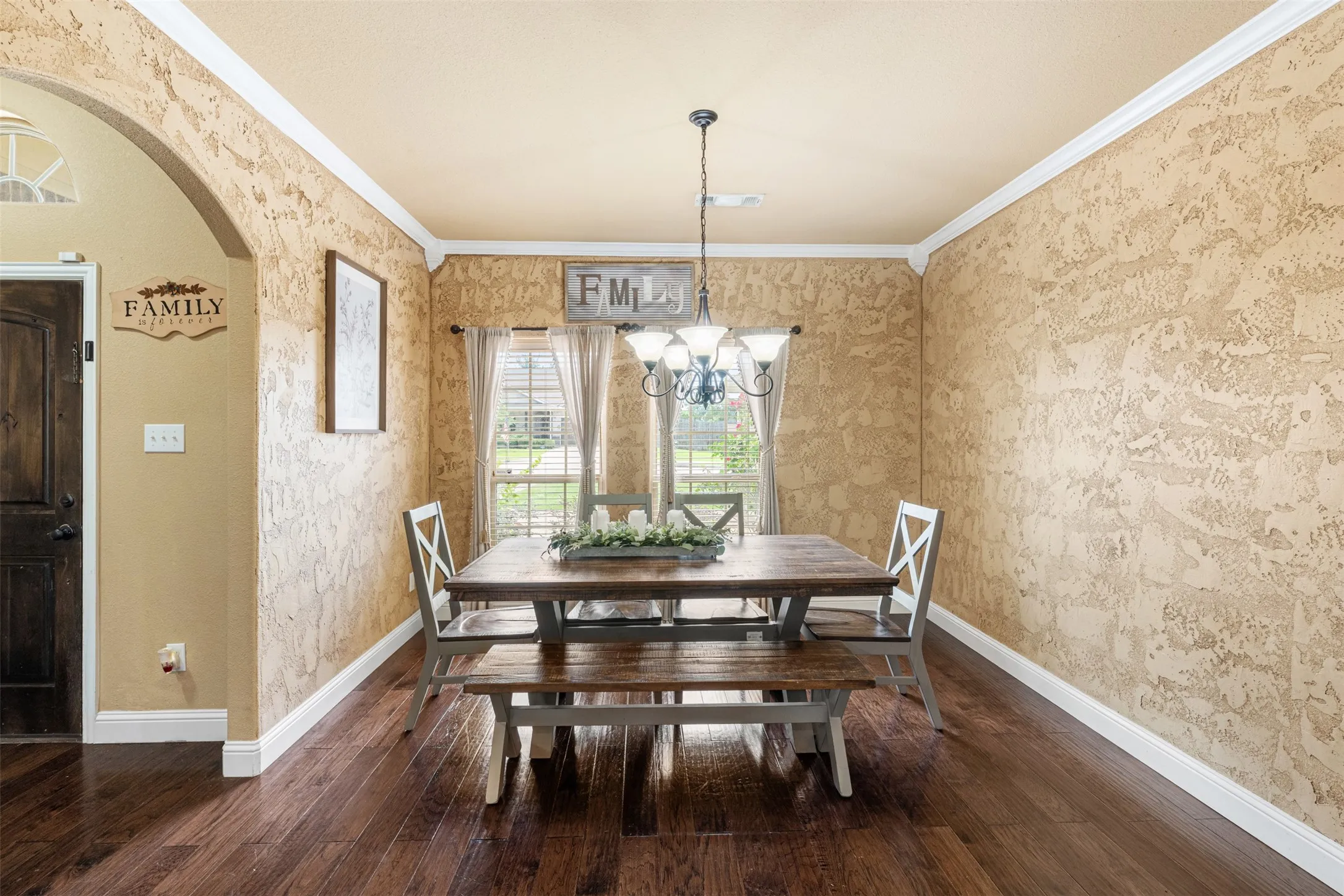 Single Family Residence For Sale in Navarro County , 916 Winged Foot, Corsicana, Texas 75110, 3 Bedroom, 3 Bathroom, 2 Garage spaces, 2,116 Sqft, built in 2014, mls#21290492, Real Estate Agent in Corsicana, Homes For Sale in Navarro county, Homes For Sale in Corsicana, Realtor in Corsicana Texas, Real Estate Brokerage Independent Realty Texas, Luminita Cordes Realtor