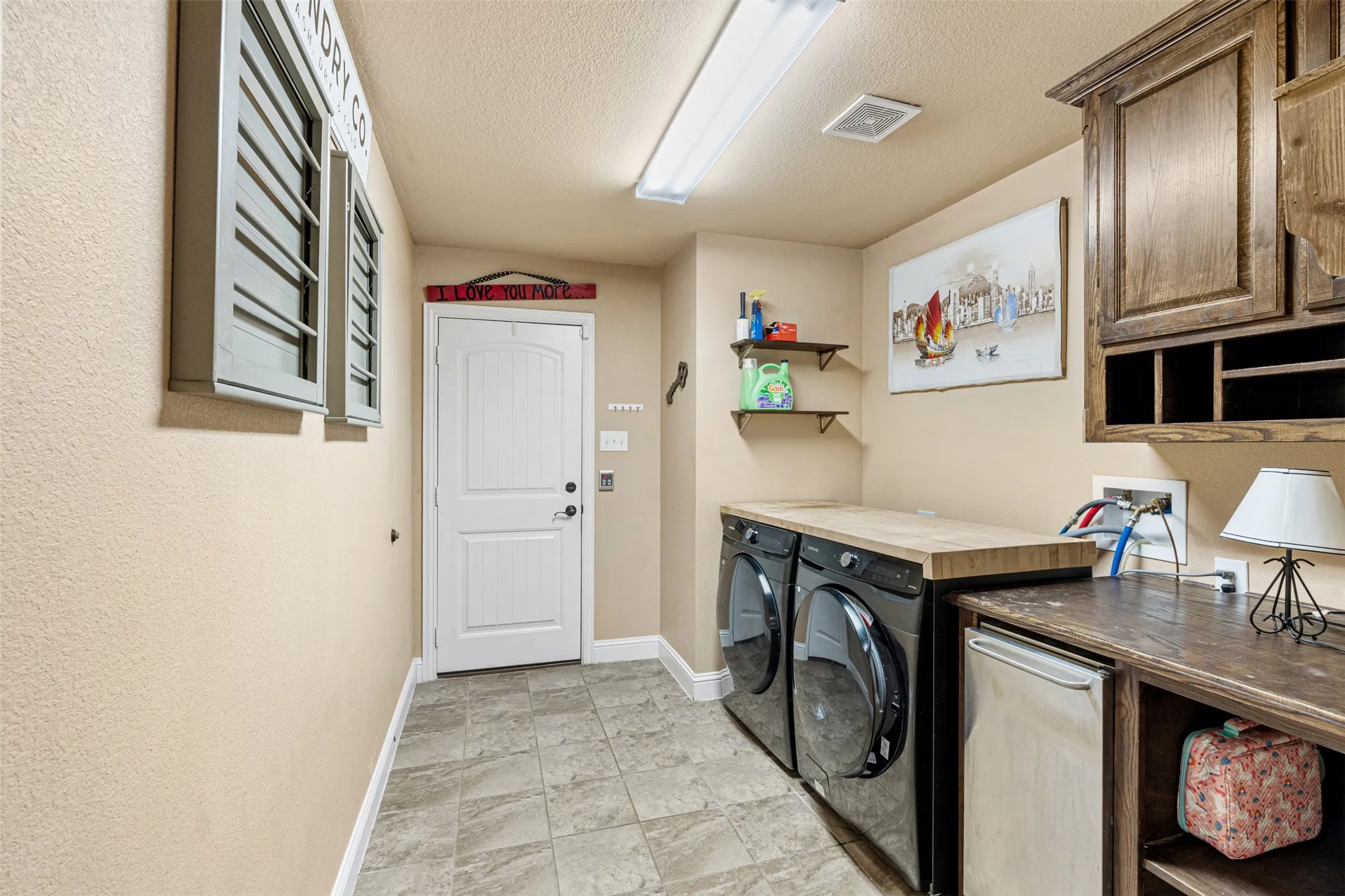 Single Family Residence For Sale in Navarro County , 916 Winged Foot, Corsicana, Texas 75110, 3 Bedroom, 3 Bathroom, 2 Garage spaces, 2,116 Sqft, built in 2014, mls#21290492, Real Estate Agent in Corsicana, Homes For Sale in Navarro county, Homes For Sale in Corsicana, Realtor in Corsicana Texas, Real Estate Brokerage Independent Realty Texas, Luminita Cordes Realtor