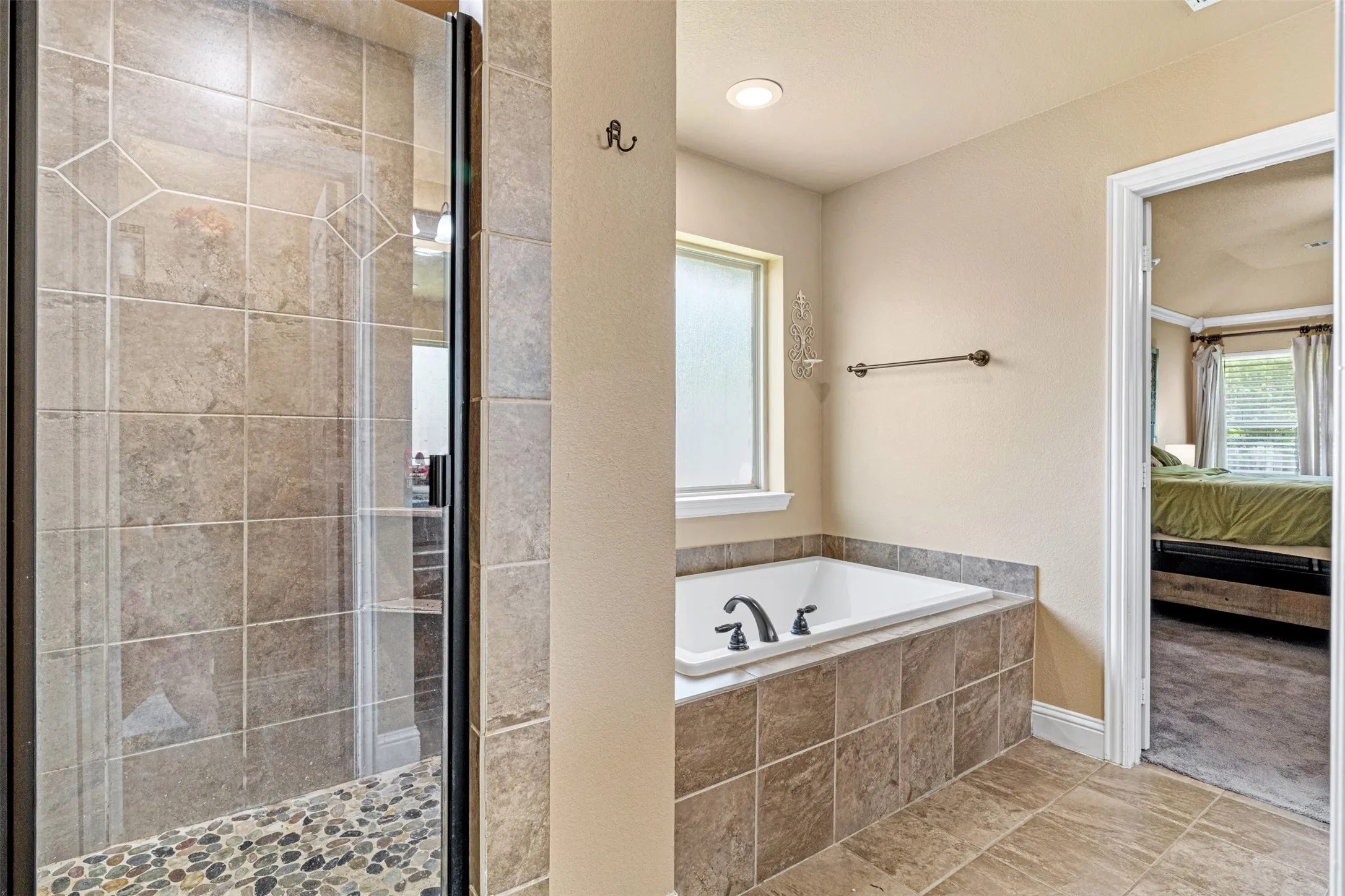 Single Family Residence For Sale in Navarro County , 916 Winged Foot, Corsicana, Texas 75110, 3 Bedroom, 3 Bathroom, 2 Garage spaces, 2,116 Sqft, built in 2014, mls#21290492, Real Estate Agent in Corsicana, Homes For Sale in Navarro county, Homes For Sale in Corsicana, Realtor in Corsicana Texas, Real Estate Brokerage Independent Realty Texas, Luminita Cordes Realtor