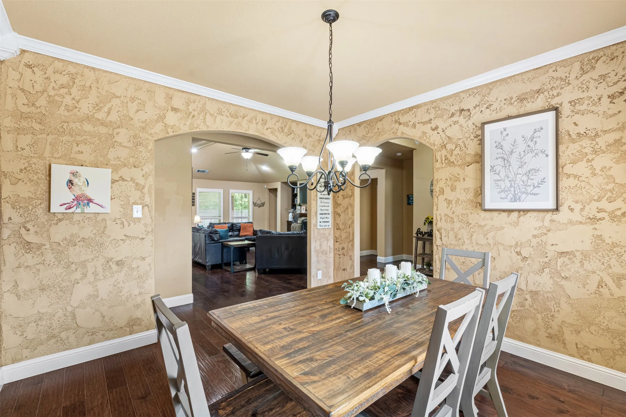 Single Family Residence For Sale in Navarro County , 916 Winged Foot, Corsicana, Texas 75110, 3 Bedroom, 3 Bathroom, 2 Garage spaces, 2,116 Sqft, built in 2014, mls#21290492, Real Estate Agent in Corsicana, Homes For Sale in Navarro county, Homes For Sale in Corsicana, Realtor in Corsicana Texas, Real Estate Brokerage Independent Realty Texas, Luminita Cordes Realtor