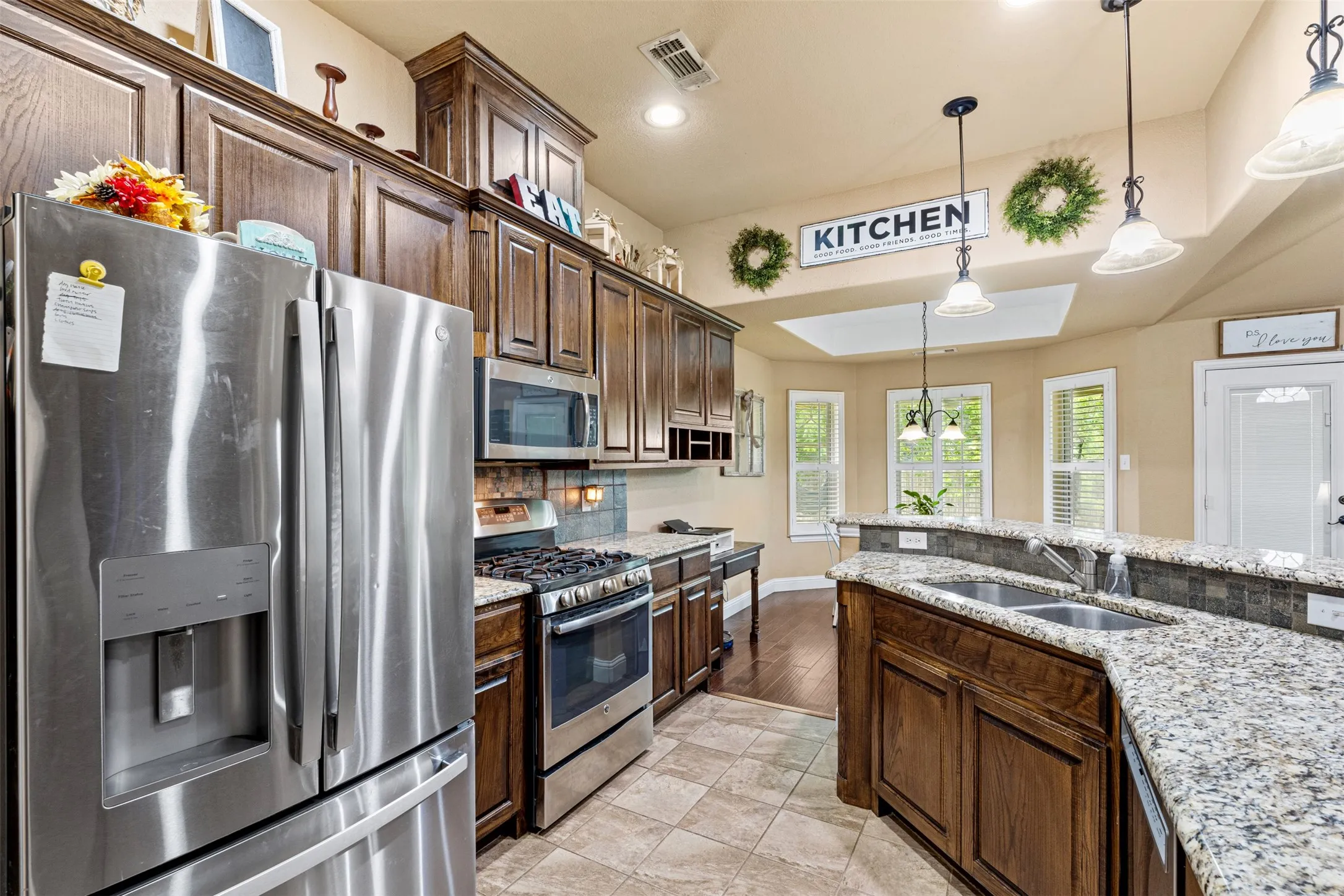 Single Family Residence For Sale in Navarro County , 916 Winged Foot, Corsicana, Texas 75110, 3 Bedroom, 3 Bathroom, 2 Garage spaces, 2,116 Sqft, built in 2014, mls#21290492, Real Estate Agent in Corsicana, Homes For Sale in Navarro county, Homes For Sale in Corsicana, Realtor in Corsicana Texas, Real Estate Brokerage Independent Realty Texas, Luminita Cordes Realtor