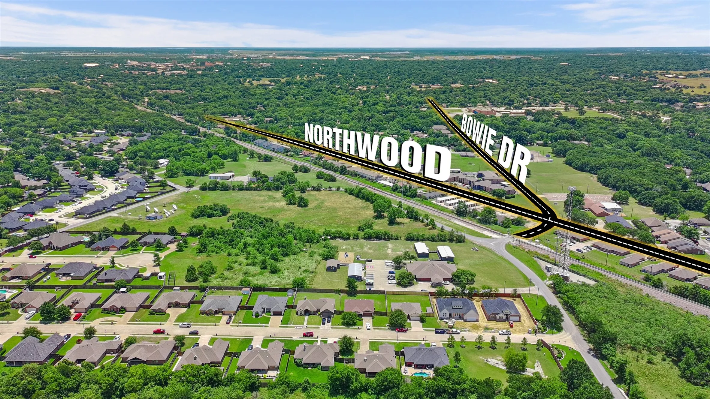 Single Family Residence For Sale in Navarro County , 916 Winged Foot, Corsicana, Texas 75110, 3 Bedroom, 3 Bathroom, 2 Garage spaces, 2,116 Sqft, built in 2014, mls#21290492, Real Estate Agent in Corsicana, Homes For Sale in Navarro county, Homes For Sale in Corsicana, Realtor in Corsicana Texas, Real Estate Brokerage Independent Realty Texas, Luminita Cordes Realtor