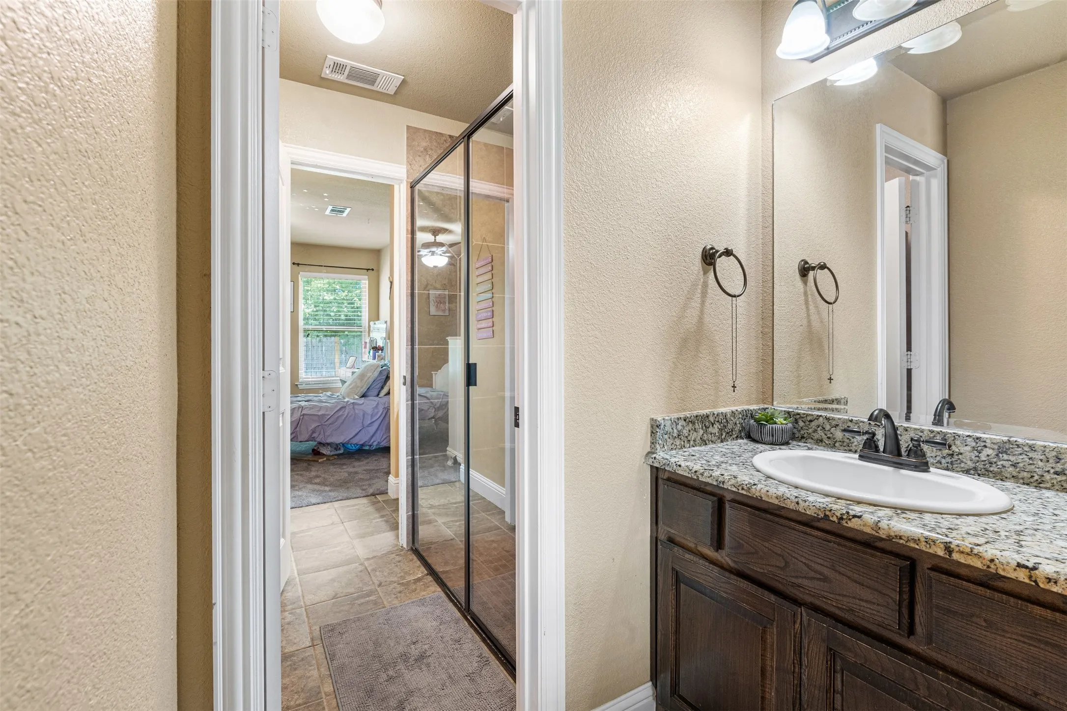 Single Family Residence For Sale in Navarro County , 916 Winged Foot, Corsicana, Texas 75110, 3 Bedroom, 3 Bathroom, 2 Garage spaces, 2,116 Sqft, built in 2014, mls#21290492, Real Estate Agent in Corsicana, Homes For Sale in Navarro county, Homes For Sale in Corsicana, Realtor in Corsicana Texas, Real Estate Brokerage Independent Realty Texas, Luminita Cordes Realtor