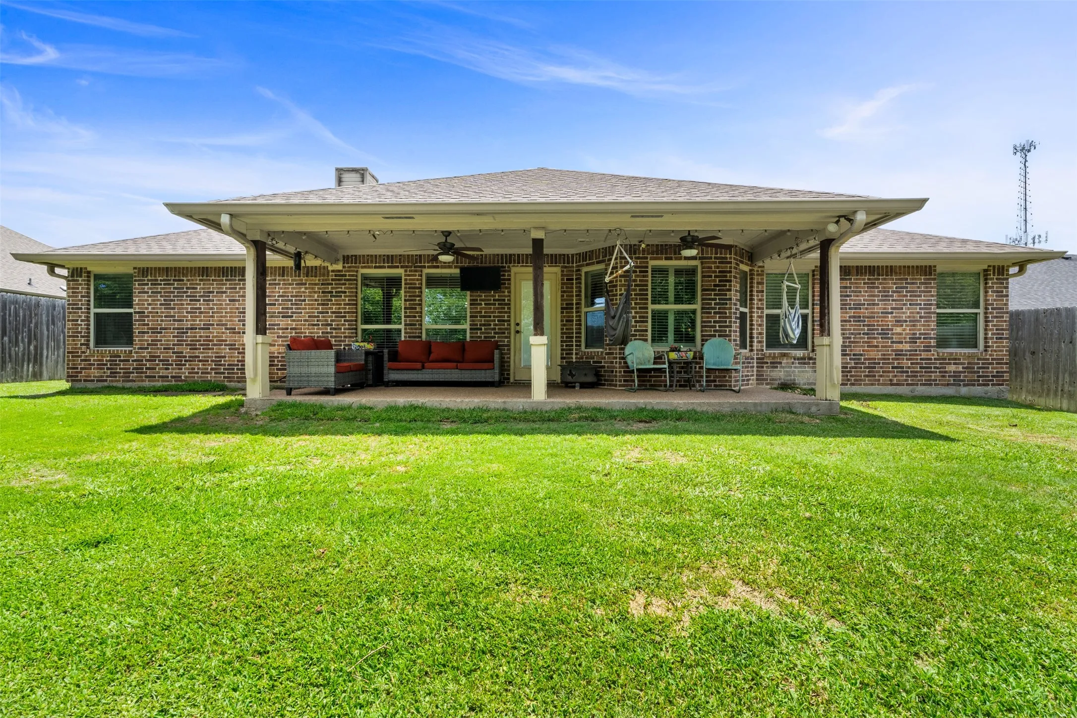Single Family Residence For Sale in Navarro County , 916 Winged Foot, Corsicana, Texas 75110, 3 Bedroom, 3 Bathroom, 2 Garage spaces, 2,116 Sqft, built in 2014, mls#21290492, Real Estate Agent in Corsicana, Homes For Sale in Navarro county, Homes For Sale in Corsicana, Realtor in Corsicana Texas, Real Estate Brokerage Independent Realty Texas, Luminita Cordes Realtor