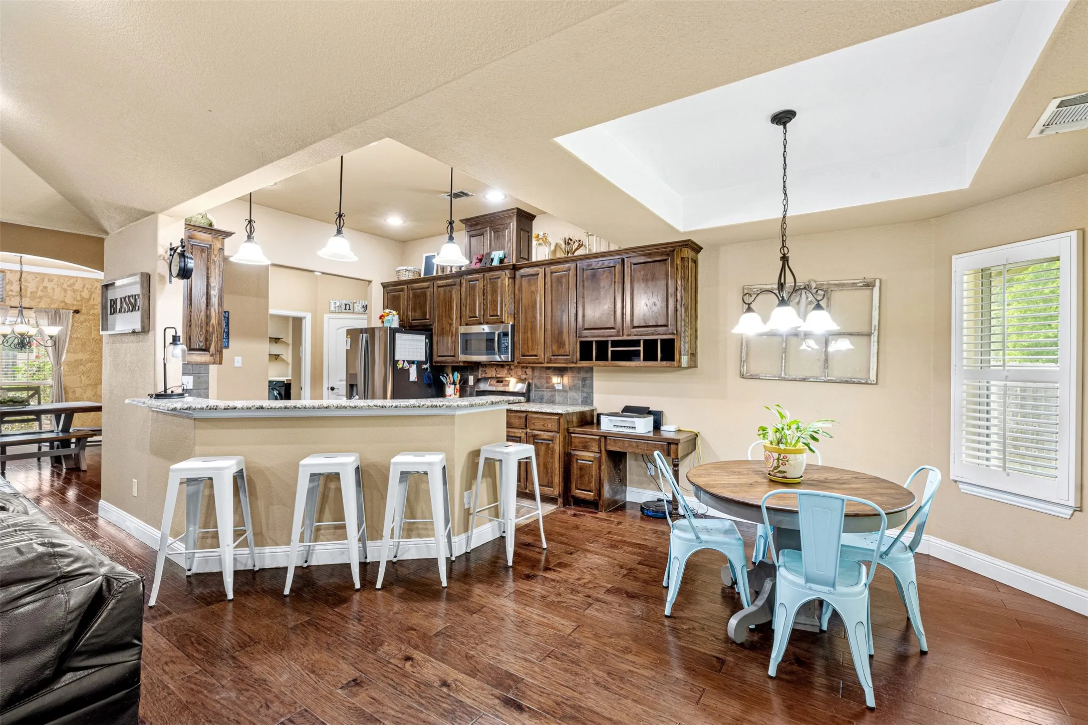 Single Family Residence For Sale in Navarro County , 916 Winged Foot, Corsicana, Texas 75110, 3 Bedroom, 3 Bathroom, 2 Garage spaces, 2,116 Sqft, built in 2014, mls#21290492, Real Estate Agent in Corsicana, Homes For Sale in Navarro county, Homes For Sale in Corsicana, Realtor in Corsicana Texas, Real Estate Brokerage Independent Realty Texas, Luminita Cordes Realtor