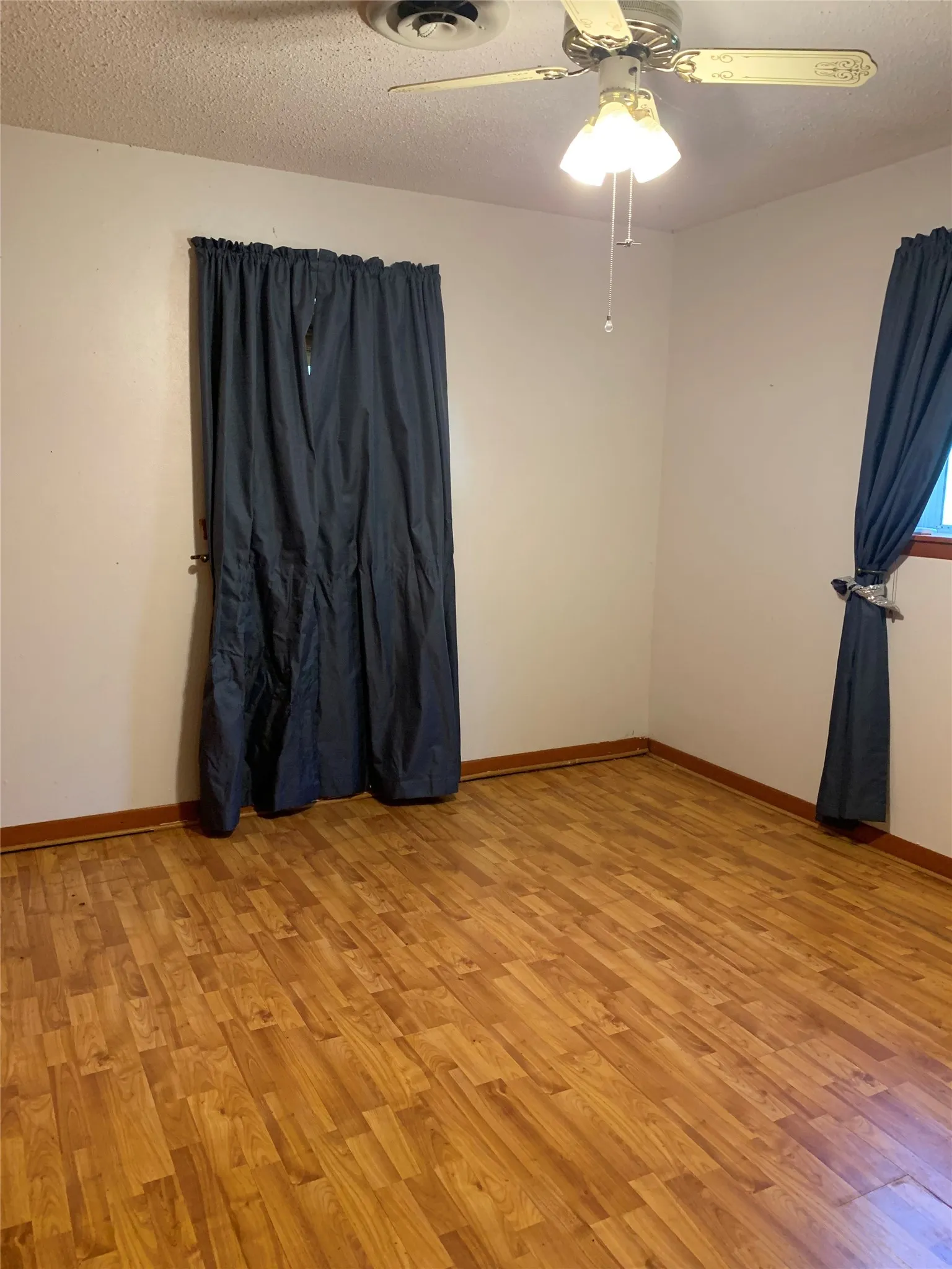 Single Family Residence For Sale in Wise County , 1808 Edgewood Drive, Bridgeport, Texas 76426, 4 Bedroom, 2 Bathroom, Garage spaces, 1,926 Sqft, built in 1968, mls#21284140, Real Estate Agent in Bridgeport, Homes For Sale in Wise county, Homes For Sale in Bridgeport, Realtor in Bridgeport Texas, Real Estate Brokerage Independent Realty Texas, Luminita Cordes Realtor