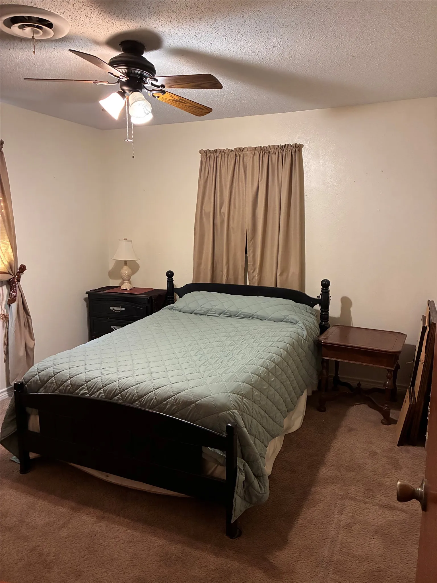 Single Family Residence For Sale in Wise County , 1808 Edgewood Drive, Bridgeport, Texas 76426, 4 Bedroom, 2 Bathroom, Garage spaces, 1,926 Sqft, built in 1968, mls#21284140, Real Estate Agent in Bridgeport, Homes For Sale in Wise county, Homes For Sale in Bridgeport, Realtor in Bridgeport Texas, Real Estate Brokerage Independent Realty Texas, Luminita Cordes Realtor