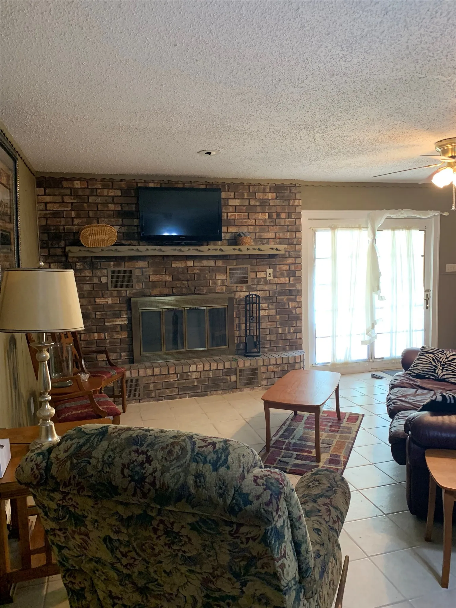 Single Family Residence For Sale in Wise County , 1808 Edgewood Drive, Bridgeport, Texas 76426, 4 Bedroom, 2 Bathroom, Garage spaces, 1,926 Sqft, built in 1968, mls#21284140, Real Estate Agent in Bridgeport, Homes For Sale in Wise county, Homes For Sale in Bridgeport, Realtor in Bridgeport Texas, Real Estate Brokerage Independent Realty Texas, Luminita Cordes Realtor