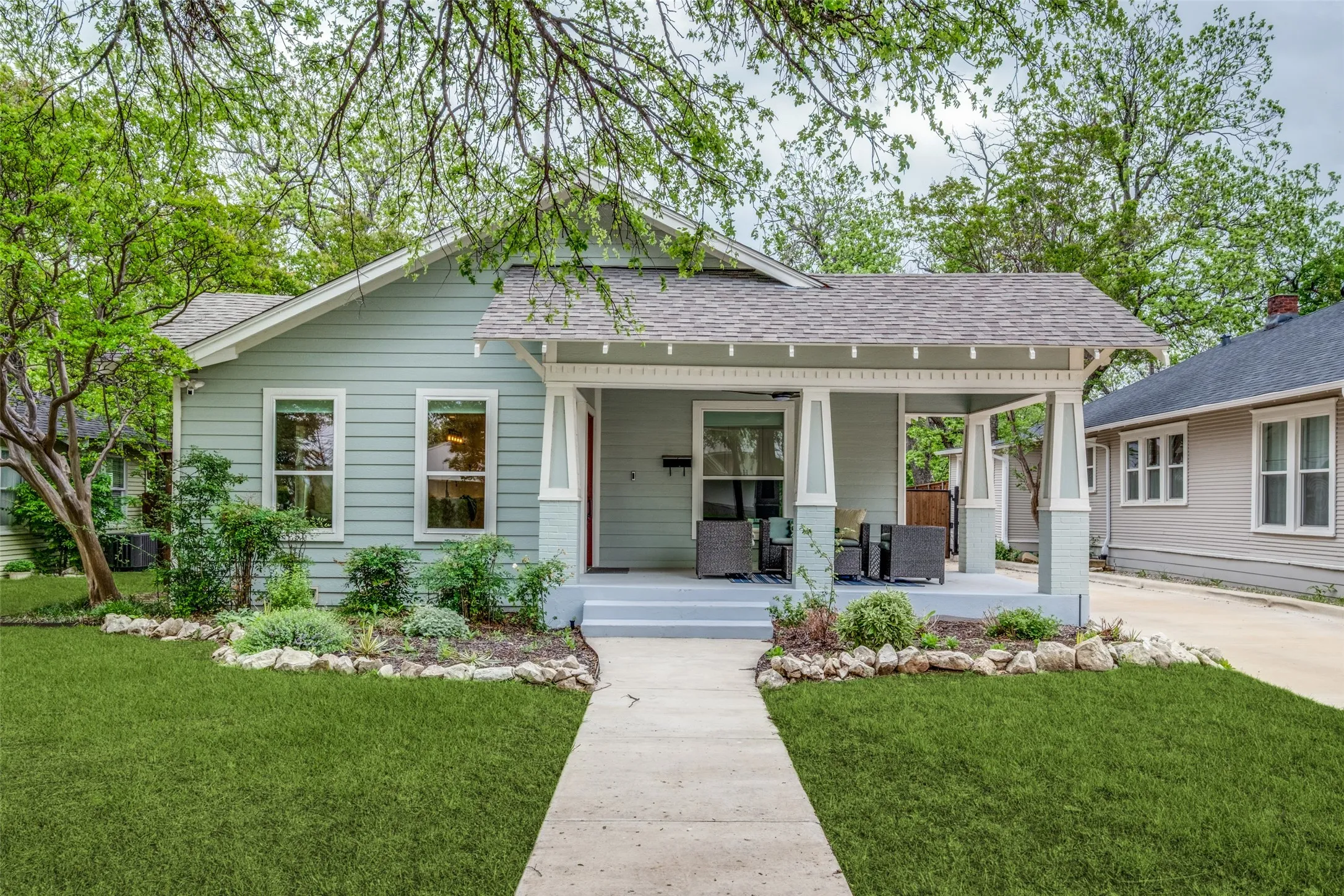 Single Family Residence For Rent in Dallas County , 734 N Montclair Avenue, Dallas, Texas 75208, 3 Bedrooms, 3 Bathrooms, 2 Garage spaces, 1,564 Sqft, built in 1922, Price $4,750, mls#21290587, Real Estate Agent in Dallas, Homes For Rent in Dallas county, Homes For Rent in Dallas, Realtor in Dallas Texas, Real Estate Brokerage Independent Realty Texas, Luminita Cordes Realtor