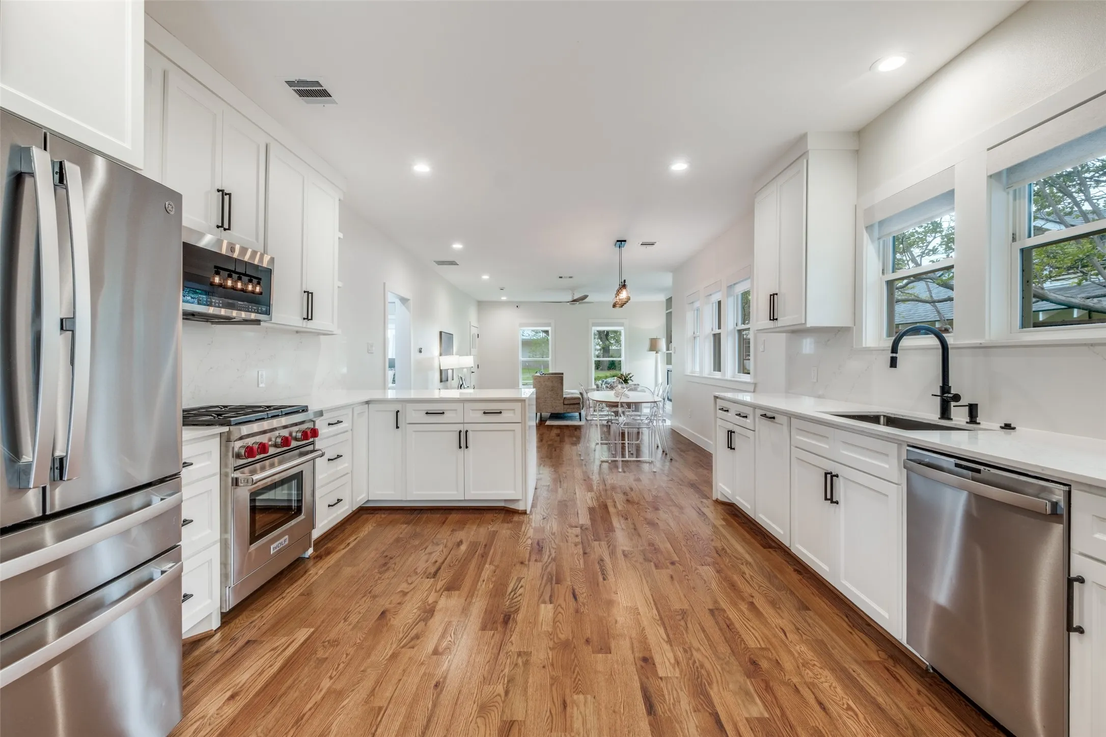 Single Family Residence For Rent in Dallas County , 734 N Montclair Avenue, Dallas, Texas 75208, 3 Bedrooms, 3 Bathrooms, 2 Garage spaces, 1,564 Sqft, built in 1922, Price $4,750, mls#21290587, Real Estate Agent in Dallas, Homes For Rent in Dallas county, Homes For Rent in Dallas, Realtor in Dallas Texas, Real Estate Brokerage Independent Realty Texas, Luminita Cordes Realtor