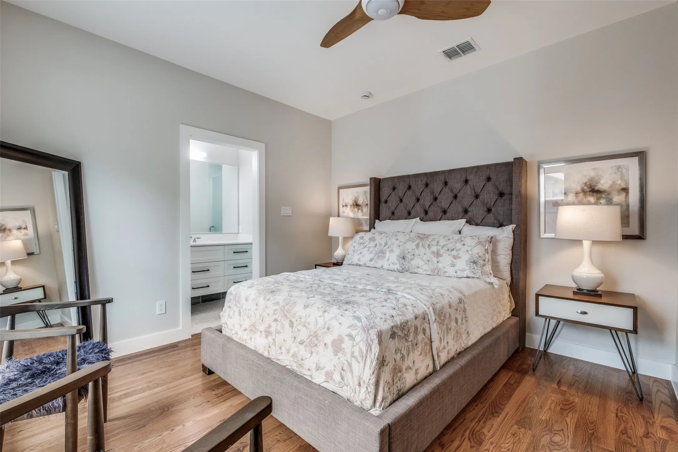 Single Family Residence For Rent in Dallas County , 734 N Montclair Avenue, Dallas, Texas 75208, 3 Bedrooms, 3 Bathrooms, 2 Garage spaces, 1,564 Sqft, built in 1922, Price $4,750, mls#21290587, Real Estate Agent in Dallas, Homes For Rent in Dallas county, Homes For Rent in Dallas, Realtor in Dallas Texas, Real Estate Brokerage Independent Realty Texas, Luminita Cordes Realtor
