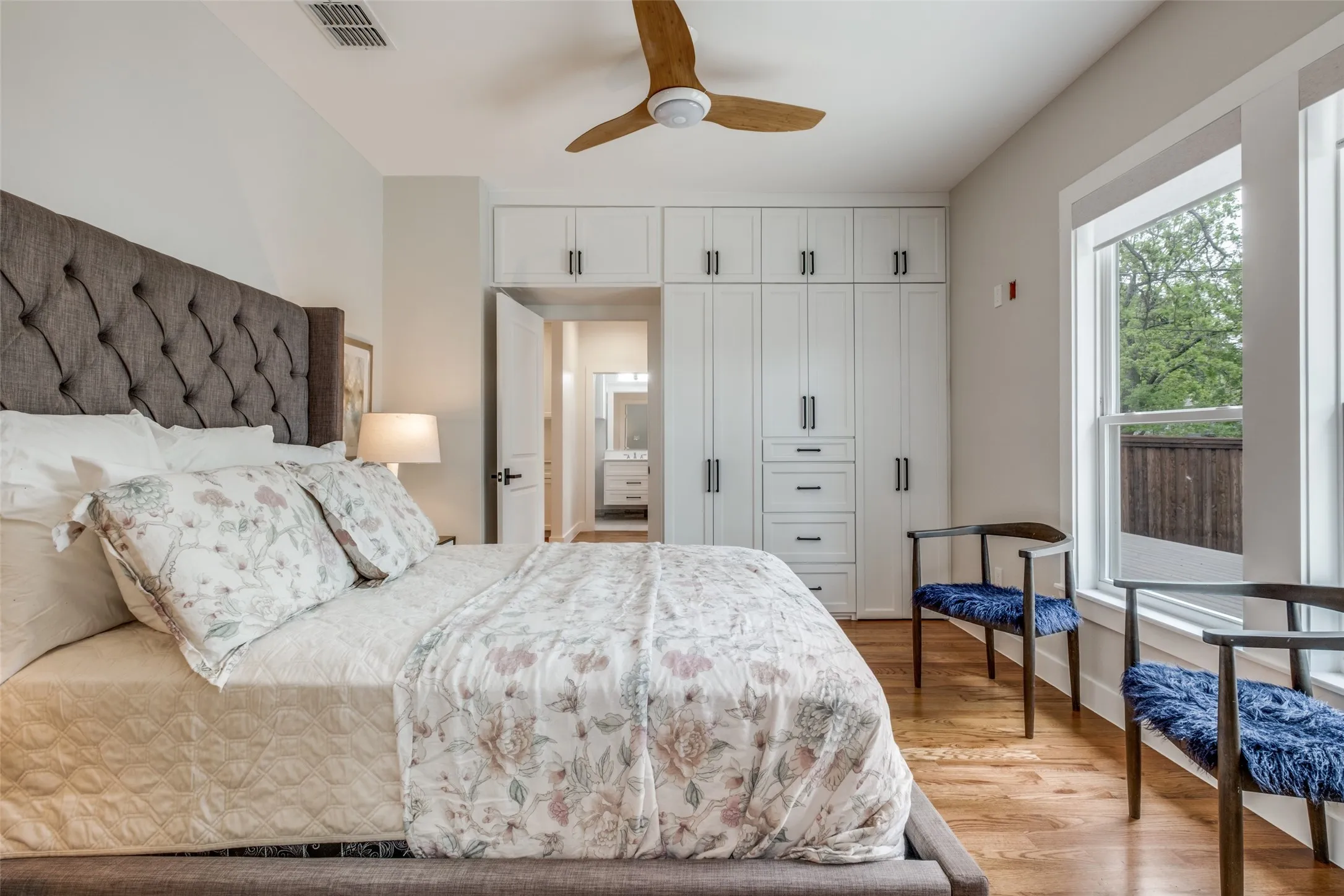 Single Family Residence For Rent in Dallas County , 734 N Montclair Avenue, Dallas, Texas 75208, 3 Bedrooms, 3 Bathrooms, 2 Garage spaces, 1,564 Sqft, built in 1922, Price $4,750, mls#21290587, Real Estate Agent in Dallas, Homes For Rent in Dallas county, Homes For Rent in Dallas, Realtor in Dallas Texas, Real Estate Brokerage Independent Realty Texas, Luminita Cordes Realtor