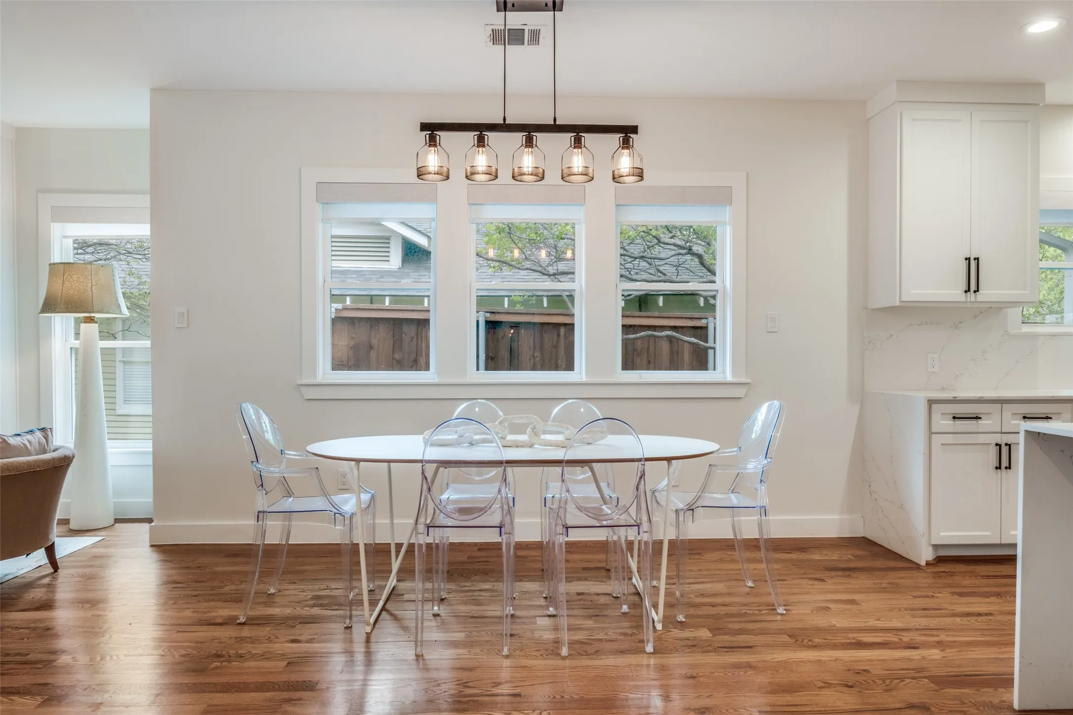 Single Family Residence For Rent in Dallas County , 734 N Montclair Avenue, Dallas, Texas 75208, 3 Bedrooms, 3 Bathrooms, 2 Garage spaces, 1,564 Sqft, built in 1922, Price $4,750, mls#21290587, Real Estate Agent in Dallas, Homes For Rent in Dallas county, Homes For Rent in Dallas, Realtor in Dallas Texas, Real Estate Brokerage Independent Realty Texas, Luminita Cordes Realtor