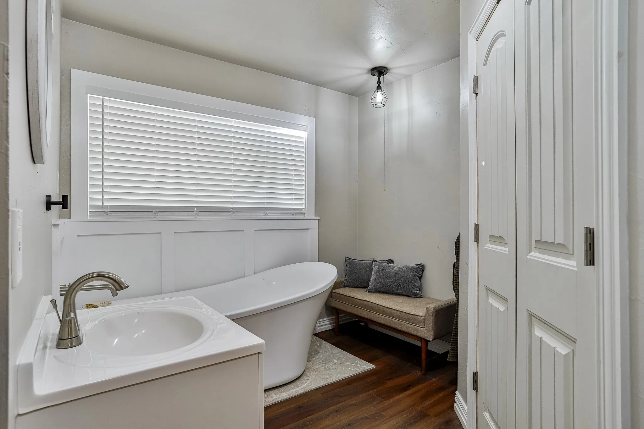 Single Family Residence For Sale in Tarrant County , 7217 Green Meadow Drive, North Richland Hills, Texas 76180, 3 Bedroom, 2 Bathroom, 2 Garage spaces, 1,888 Sqft, built in 1964, mls#21290551, Real Estate Agent in North Richland Hills, Homes For Sale in Tarrant county, Homes For Sale in North Richland Hills, Realtor in North Richland Hills Texas, Real Estate Brokerage Independent Realty Texas, Luminita Cordes Realtor