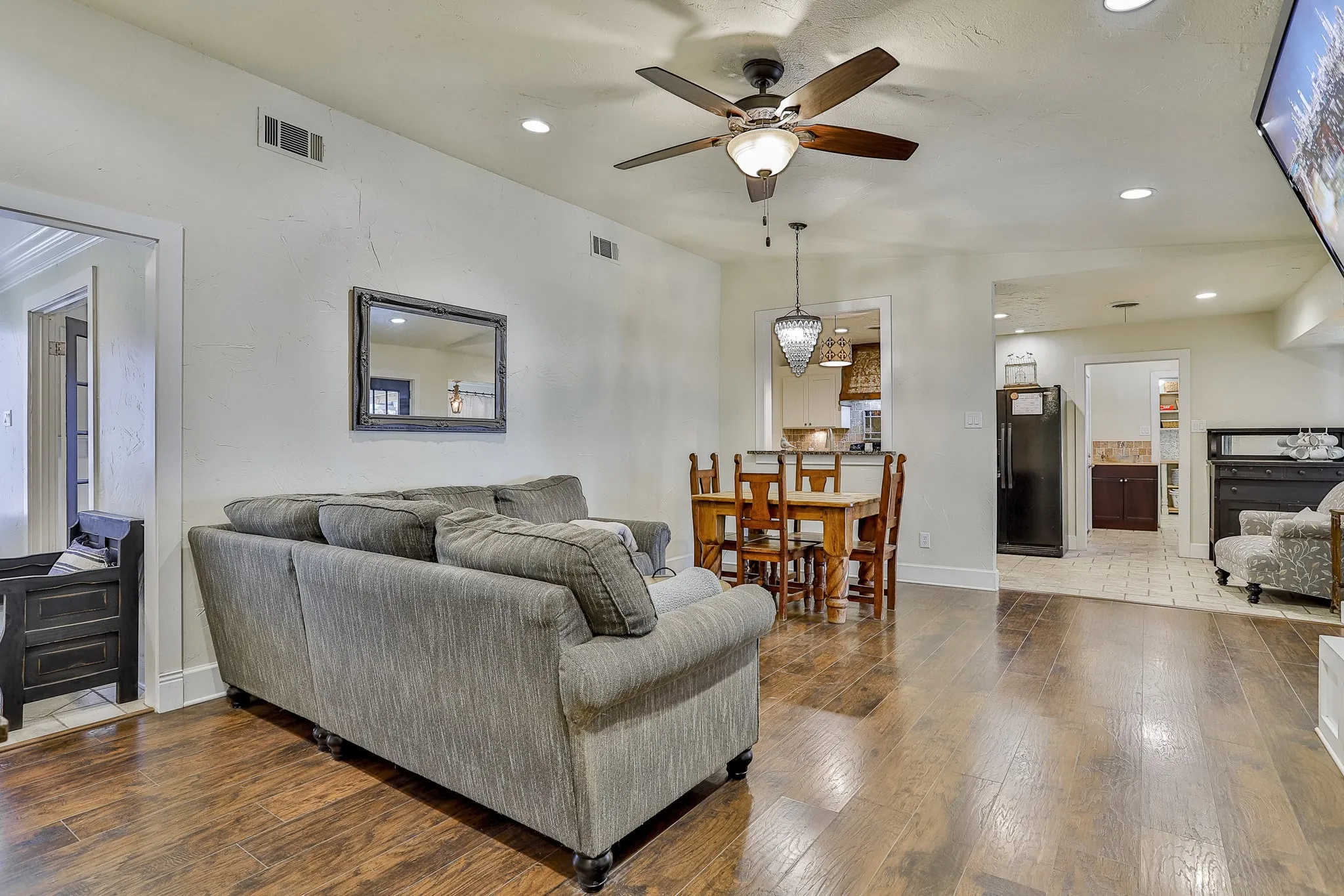 Single Family Residence For Sale in Tarrant County , 7217 Green Meadow Drive, North Richland Hills, Texas 76180, 3 Bedroom, 2 Bathroom, 2 Garage spaces, 1,888 Sqft, built in 1964, mls#21290551, Real Estate Agent in North Richland Hills, Homes For Sale in Tarrant county, Homes For Sale in North Richland Hills, Realtor in North Richland Hills Texas, Real Estate Brokerage Independent Realty Texas, Luminita Cordes Realtor
