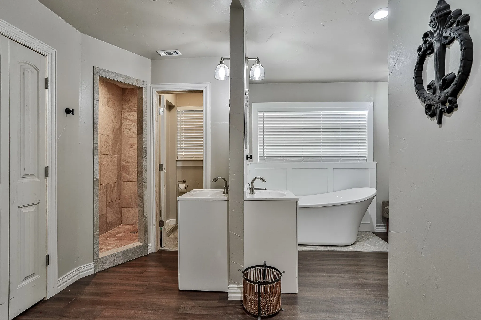 Single Family Residence For Sale in Tarrant County , 7217 Green Meadow Drive, North Richland Hills, Texas 76180, 3 Bedroom, 2 Bathroom, 2 Garage spaces, 1,888 Sqft, built in 1964, mls#21290551, Real Estate Agent in North Richland Hills, Homes For Sale in Tarrant county, Homes For Sale in North Richland Hills, Realtor in North Richland Hills Texas, Real Estate Brokerage Independent Realty Texas, Luminita Cordes Realtor