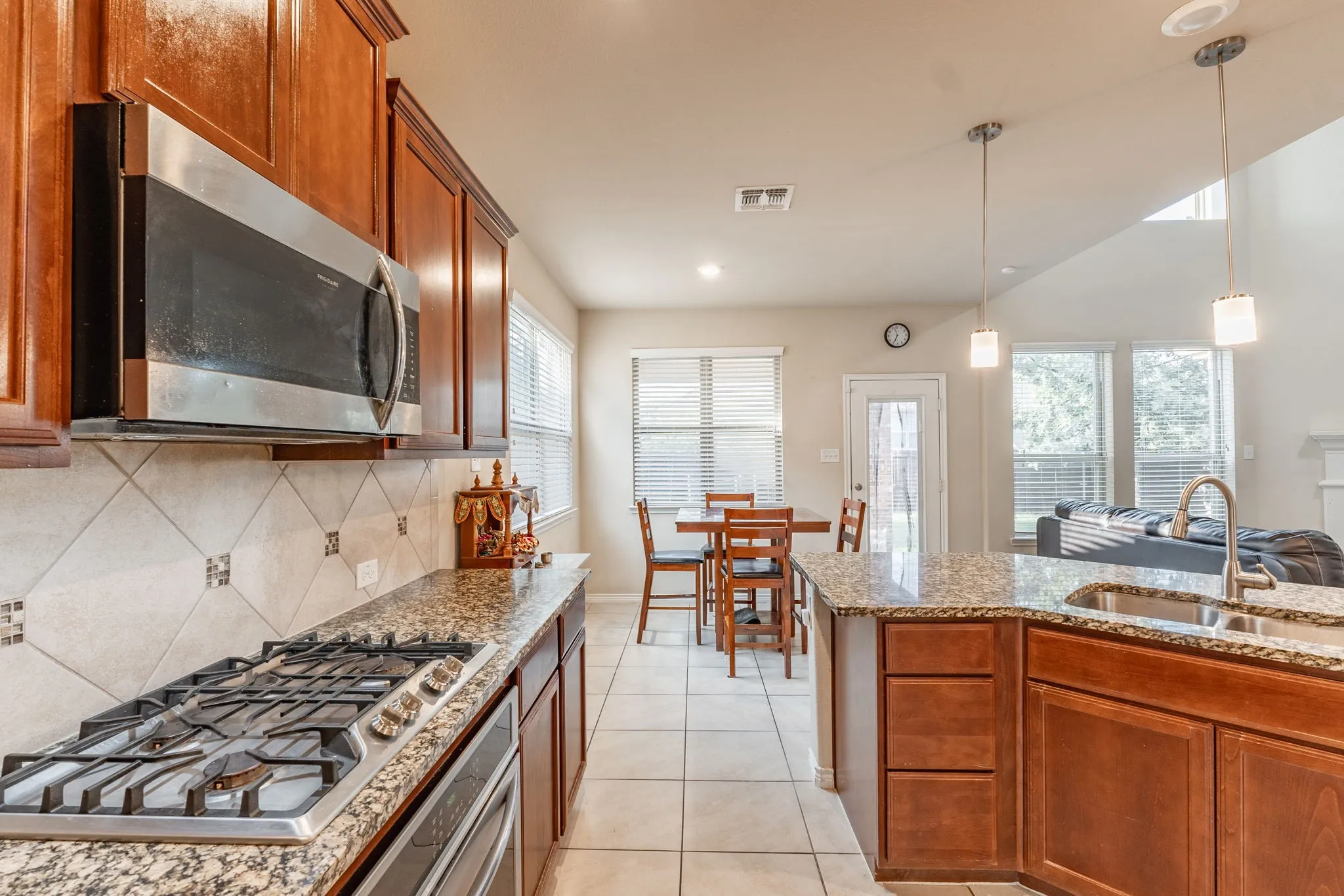 Single Family Residence For Sale in Collin County , 10024 Kemah Place, Mc Kinney, Texas 75071, 4 Bedroom, 3 Bathroom, 2 Garage spaces, 2,477 Sqft, built in 2017, mls#21290197, Real Estate Agent in Mc Kinney, Homes For Sale in Collin county, Homes For Sale in Mc Kinney, Realtor in Mc Kinney Texas, Real Estate Brokerage Independent Realty Texas, Luminita Cordes Realtor