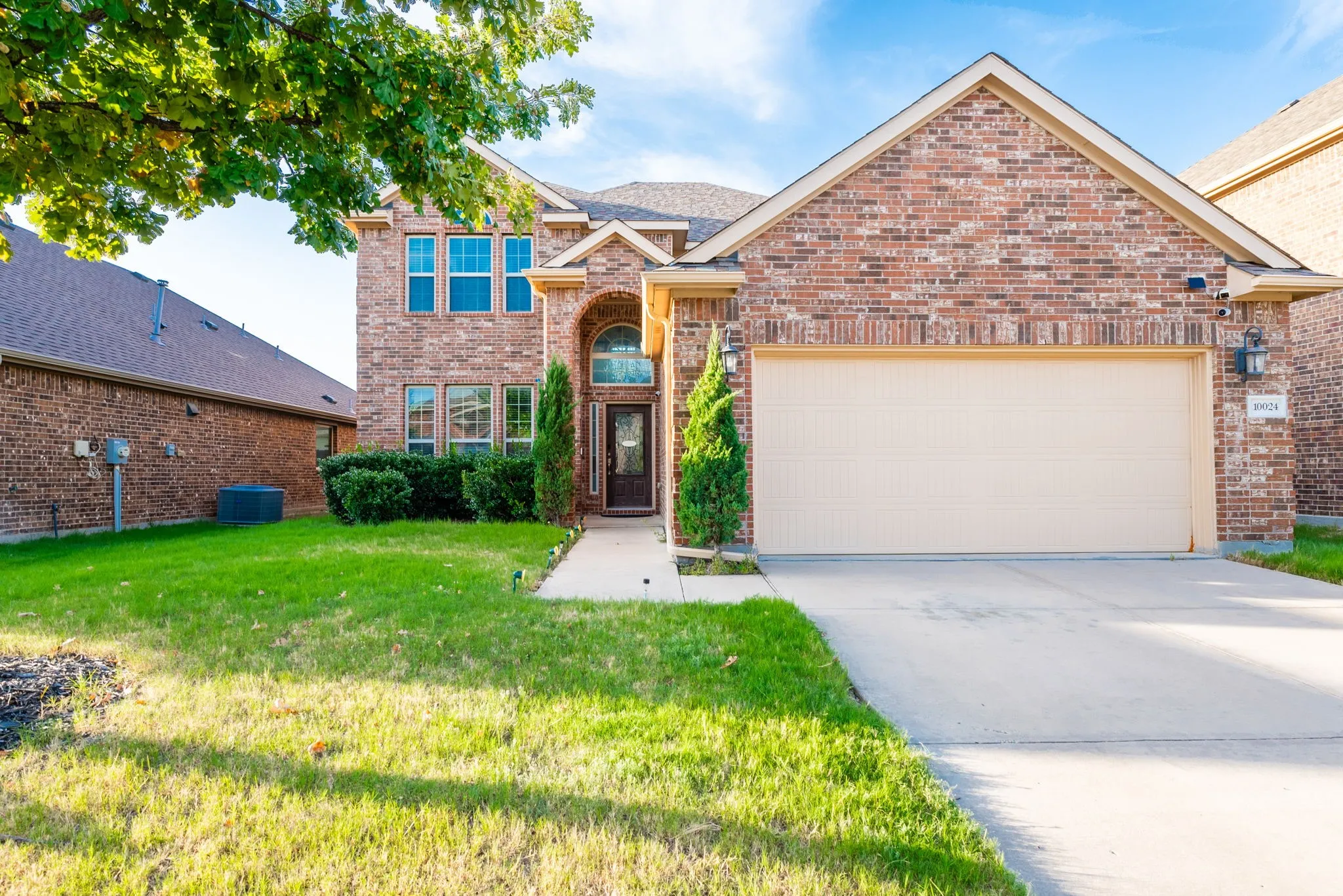 Single Family Residence For Sale in Collin County , 10024 Kemah Place, Mc Kinney, Texas 75071, 4 Bedroom, 3 Bathroom, 2 Garage spaces, 2,477 Sqft, built in 2017, mls#21290197, Real Estate Agent in Mc Kinney, Homes For Sale in Collin county, Homes For Sale in Mc Kinney, Realtor in Mc Kinney Texas, Real Estate Brokerage Independent Realty Texas, Luminita Cordes Realtor