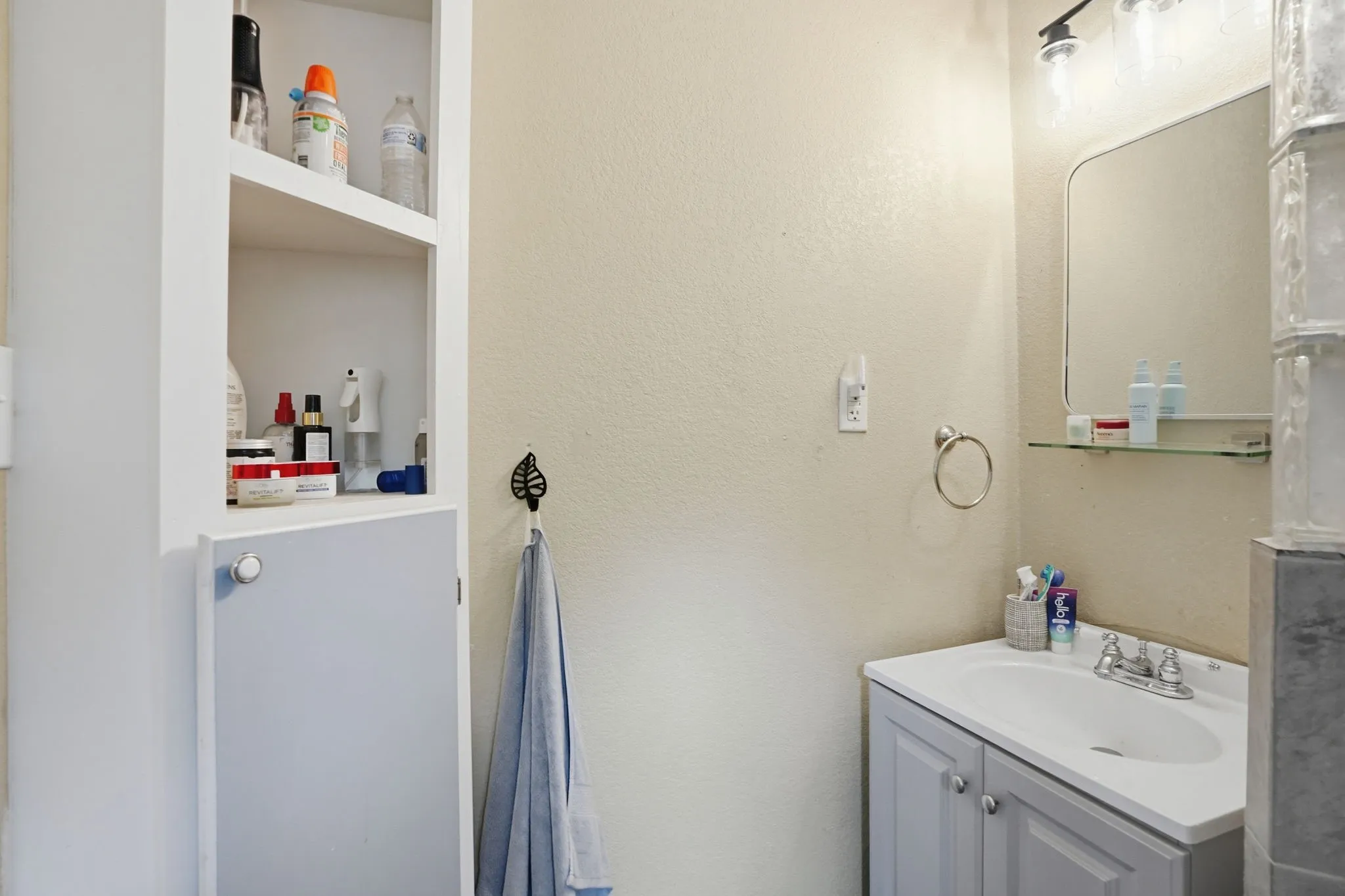 Single Family Residence For Sale in Tarrant County , 6801 Yolanda Drive, Fort Worth, Texas 76112, 3 Bedroom, 2 Bathroom, 2 Garage spaces, 1,753 Sqft, built in 1966, mls#21290612, Real Estate Agent in Fort Worth, Homes For Sale in Tarrant county, Homes For Sale in Fort Worth, Realtor in Fort Worth Texas, Real Estate Brokerage Independent Realty Texas, Luminita Cordes Realtor
