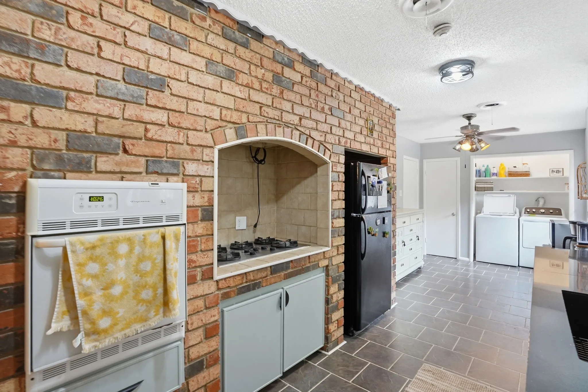 Single Family Residence For Sale in Tarrant County , 6801 Yolanda Drive, Fort Worth, Texas 76112, 3 Bedroom, 2 Bathroom, 2 Garage spaces, 1,753 Sqft, built in 1966, mls#21290612, Real Estate Agent in Fort Worth, Homes For Sale in Tarrant county, Homes For Sale in Fort Worth, Realtor in Fort Worth Texas, Real Estate Brokerage Independent Realty Texas, Luminita Cordes Realtor