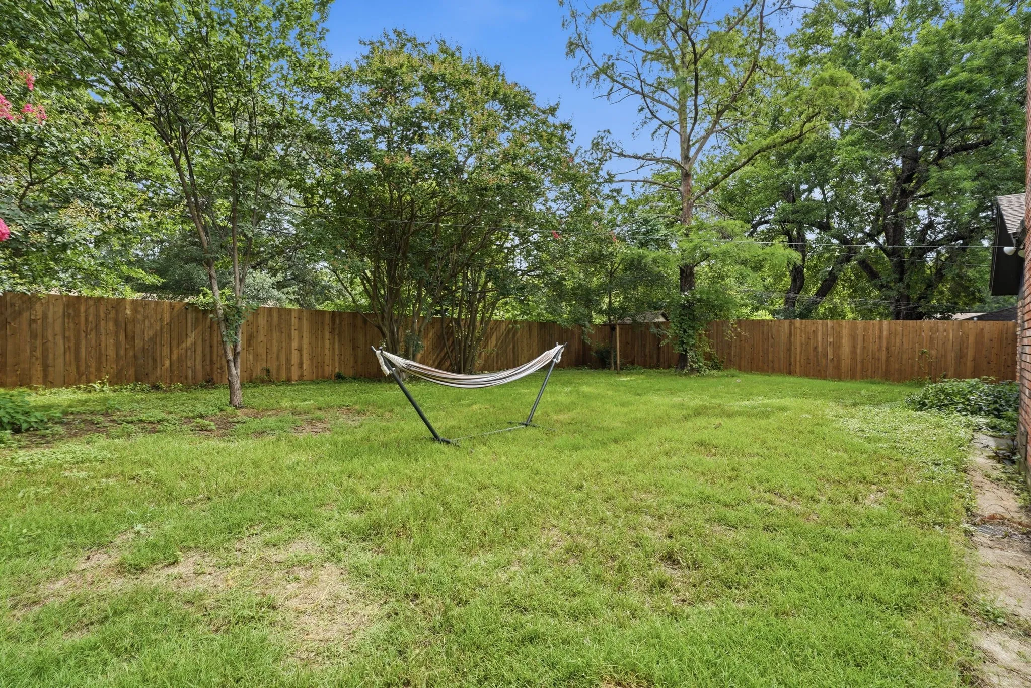 Single Family Residence For Sale in Tarrant County , 6801 Yolanda Drive, Fort Worth, Texas 76112, 3 Bedroom, 2 Bathroom, 2 Garage spaces, 1,753 Sqft, built in 1966, mls#21290612, Real Estate Agent in Fort Worth, Homes For Sale in Tarrant county, Homes For Sale in Fort Worth, Realtor in Fort Worth Texas, Real Estate Brokerage Independent Realty Texas, Luminita Cordes Realtor