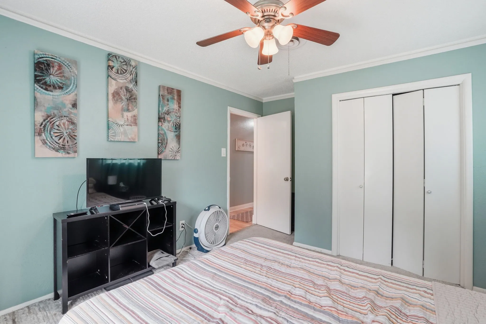 Single Family Residence For Sale in Tarrant County , 6801 Yolanda Drive, Fort Worth, Texas 76112, 3 Bedroom, 2 Bathroom, 2 Garage spaces, 1,753 Sqft, built in 1966, mls#21290612, Real Estate Agent in Fort Worth, Homes For Sale in Tarrant county, Homes For Sale in Fort Worth, Realtor in Fort Worth Texas, Real Estate Brokerage Independent Realty Texas, Luminita Cordes Realtor