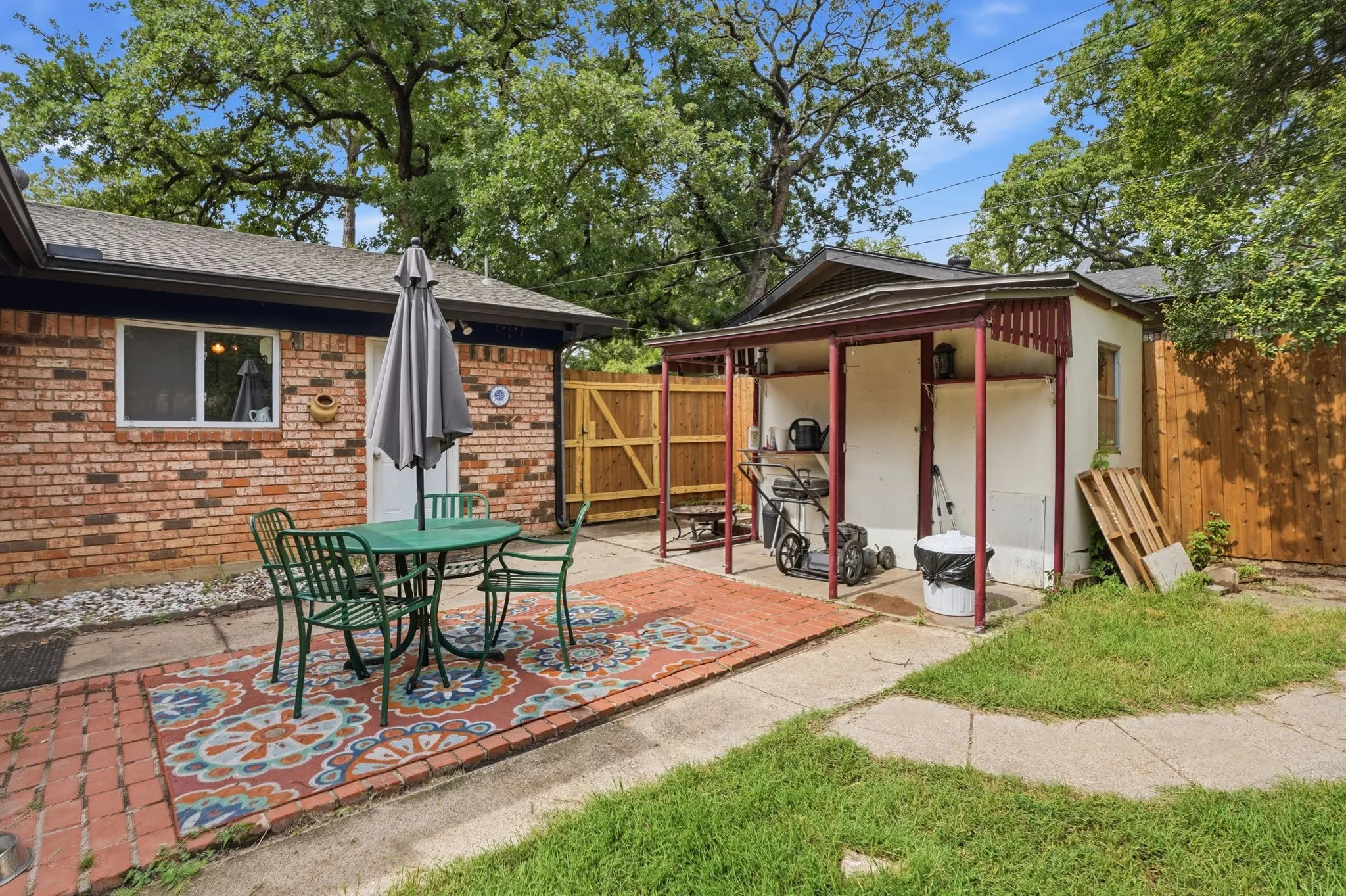 Single Family Residence For Sale in Tarrant County , 6801 Yolanda Drive, Fort Worth, Texas 76112, 3 Bedroom, 2 Bathroom, 2 Garage spaces, 1,753 Sqft, built in 1966, mls#21290612, Real Estate Agent in Fort Worth, Homes For Sale in Tarrant county, Homes For Sale in Fort Worth, Realtor in Fort Worth Texas, Real Estate Brokerage Independent Realty Texas, Luminita Cordes Realtor